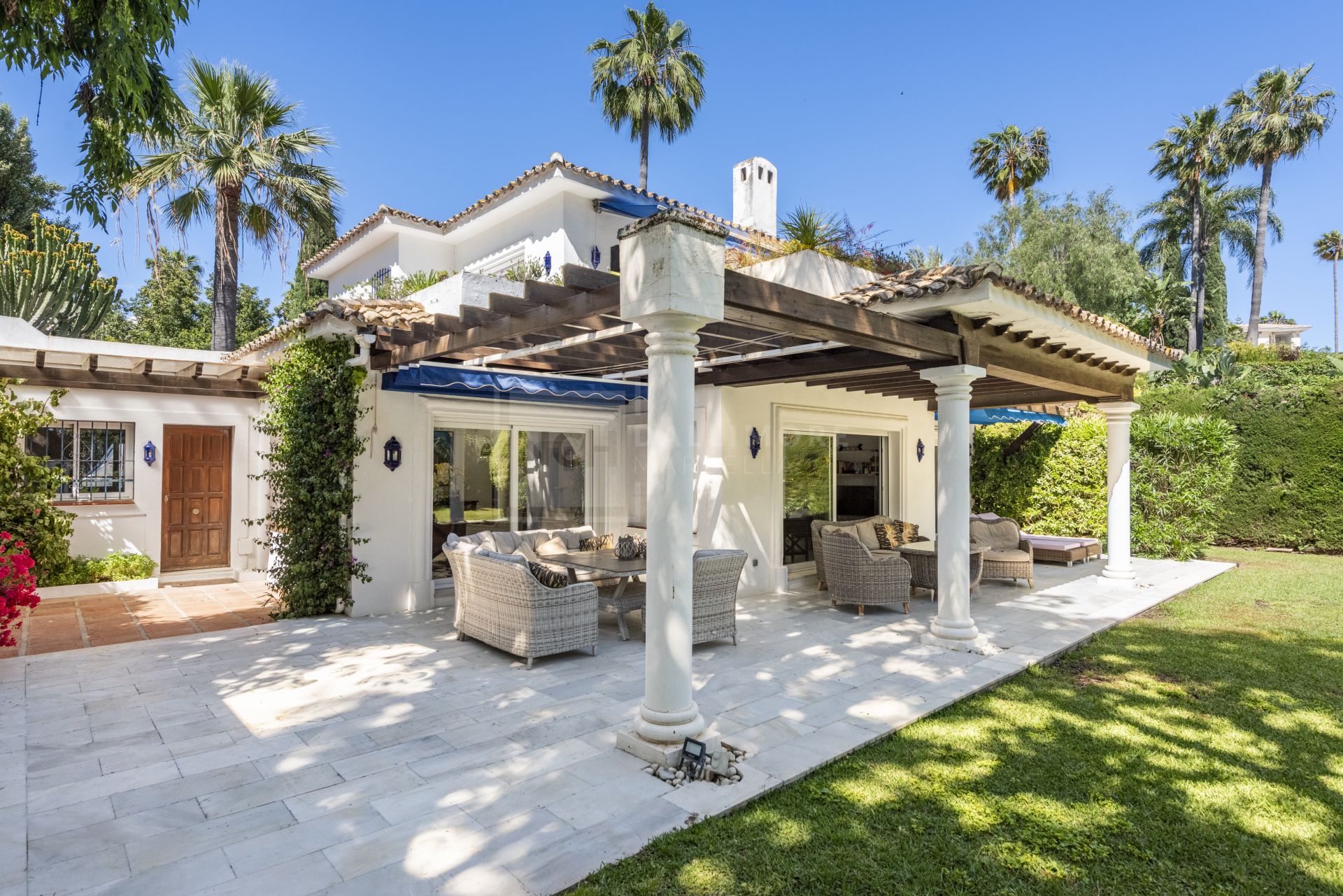 Villa de Estilo Andaluz Ubicada en Nueva Andalucía