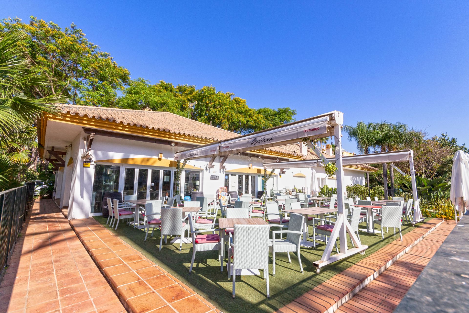 Venta y Alquiler apartamento planta baja con Jardín privado, Dama de Noche