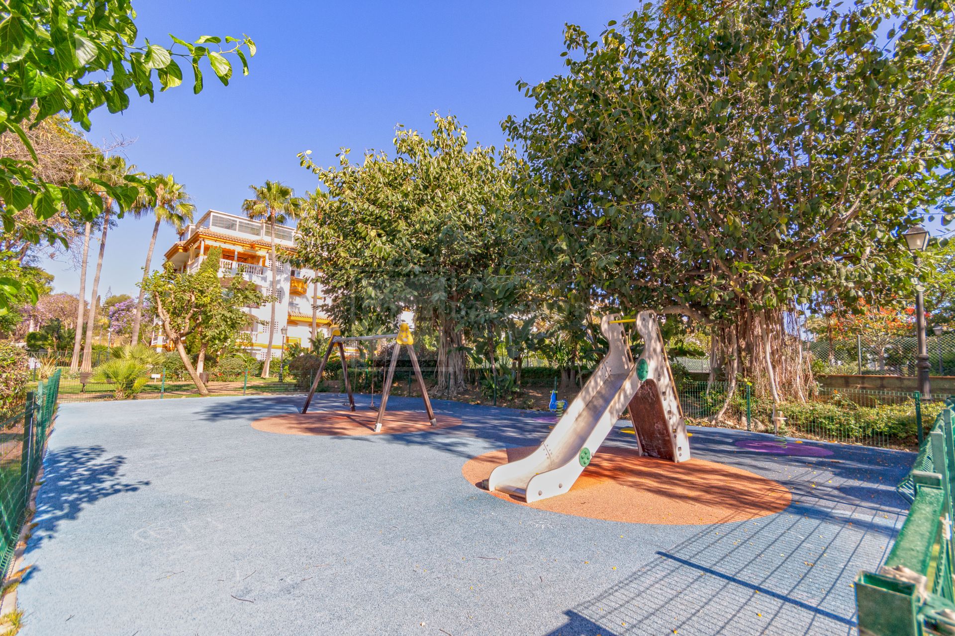 Venta y Alquiler apartamento planta baja con Jardín privado, Dama de Noche