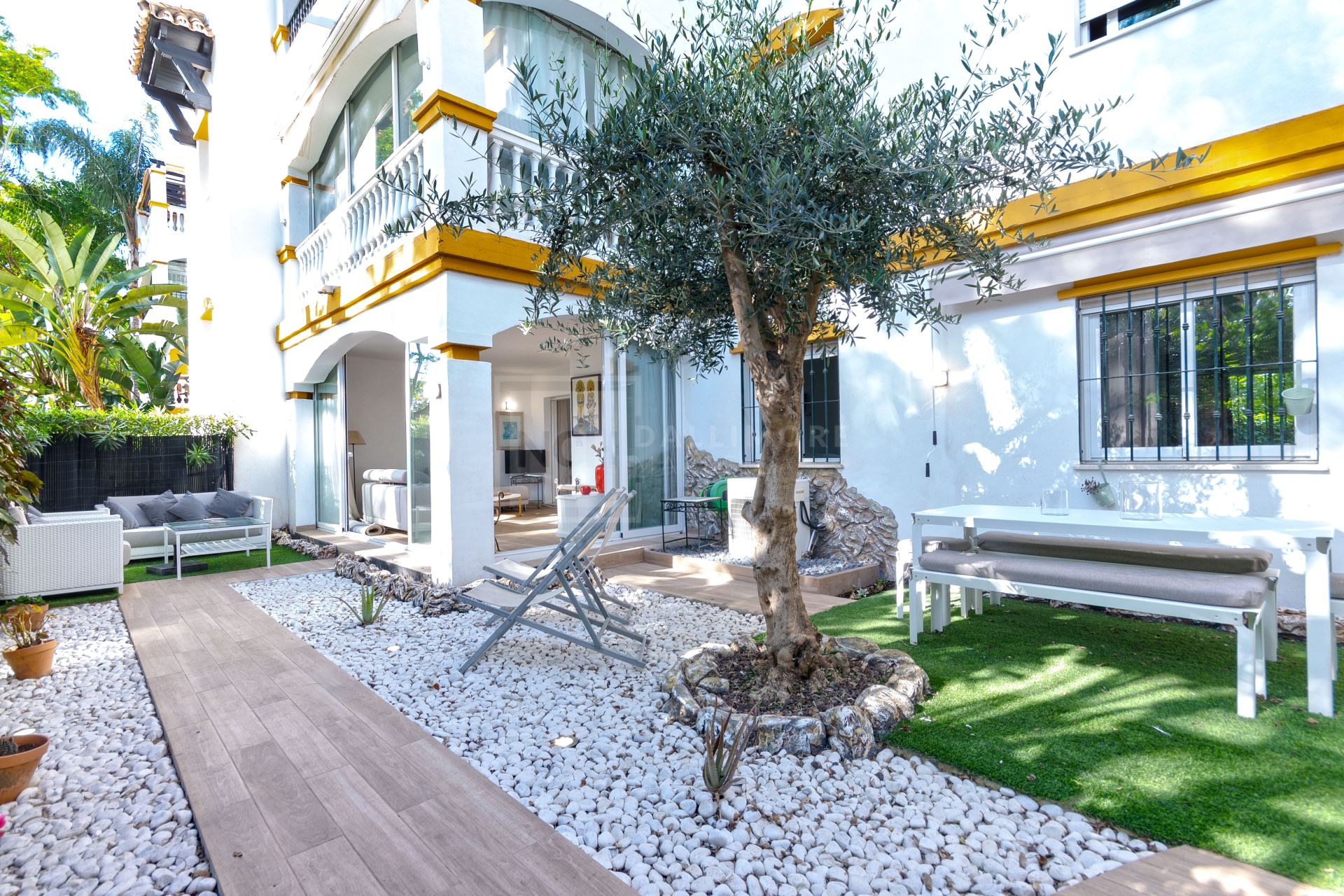 Venta y Alquiler apartamento planta baja con Jardín privado, Dama de Noche