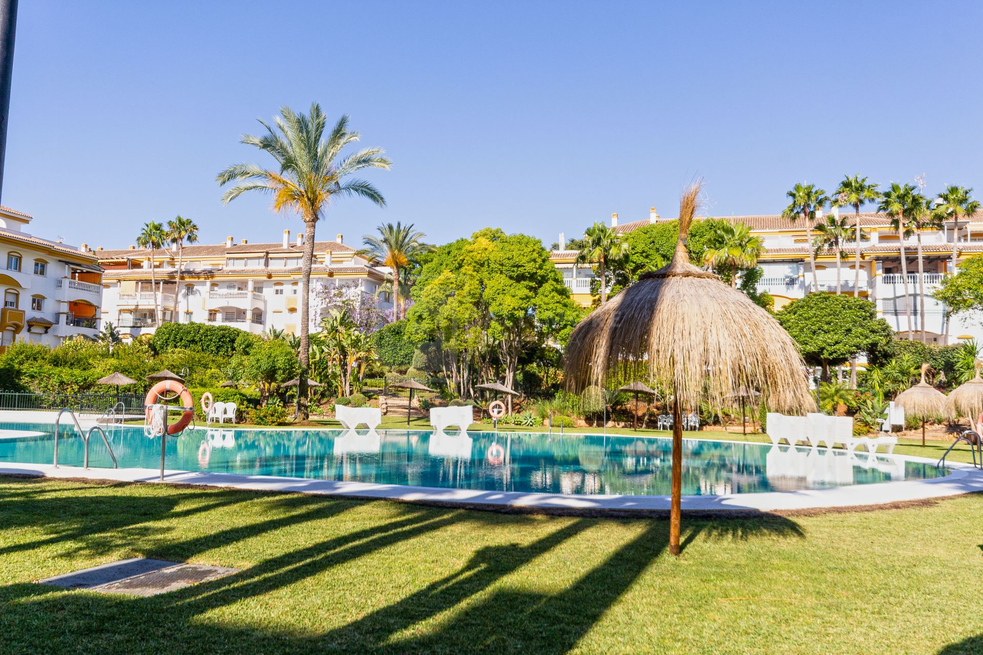 Venta y Alquiler apartamento planta baja con Jardín privado, Dama de Noche