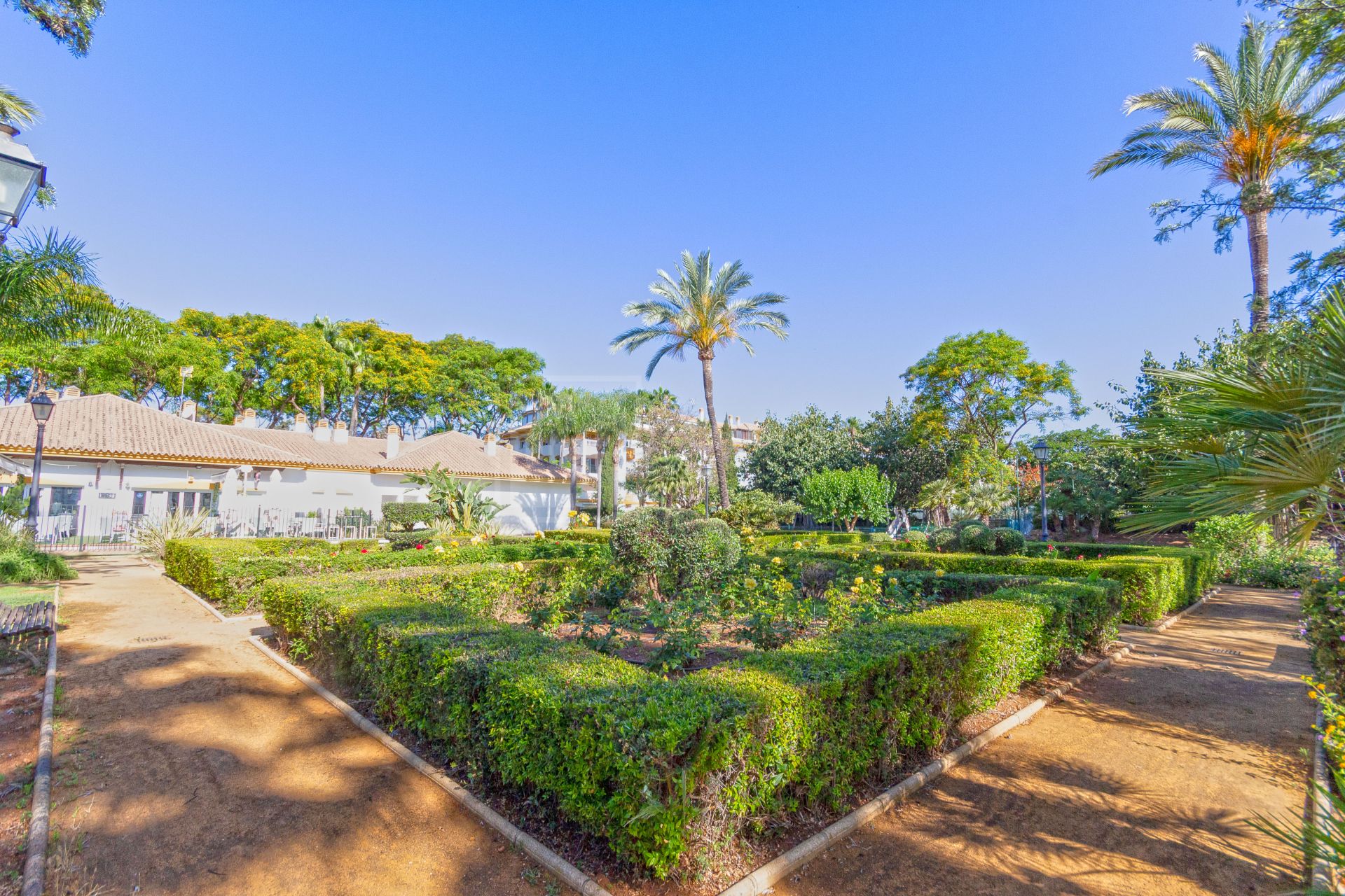 Venta y Alquiler apartamento planta baja con Jardín privado, Dama de Noche
