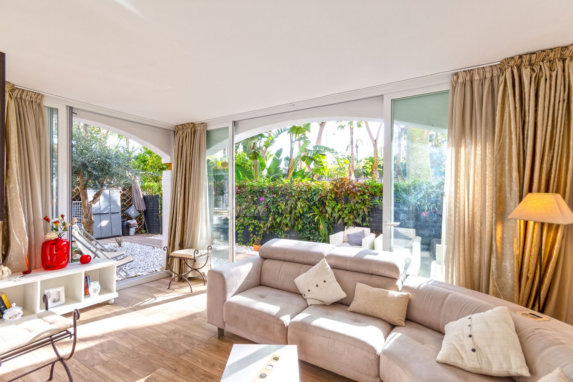Venta y Alquiler apartamento planta baja con Jardín privado, Dama de Noche
