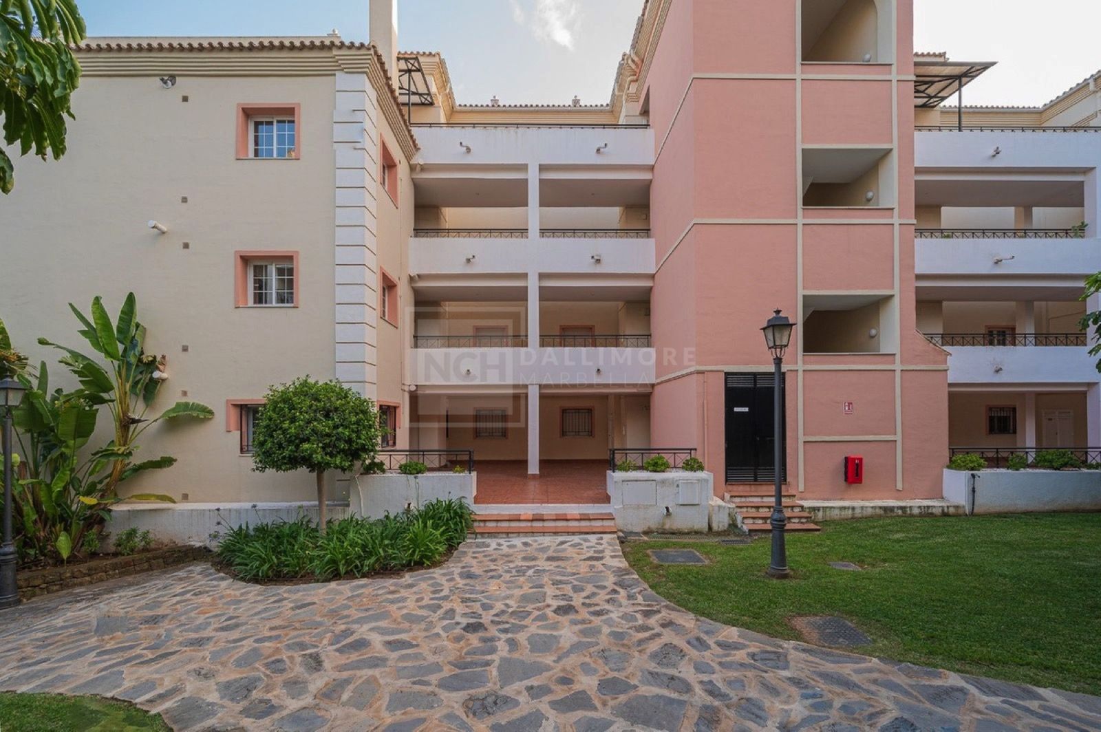 Exquisito Apartamento de 2 Dormitorios en Marbella River Garden