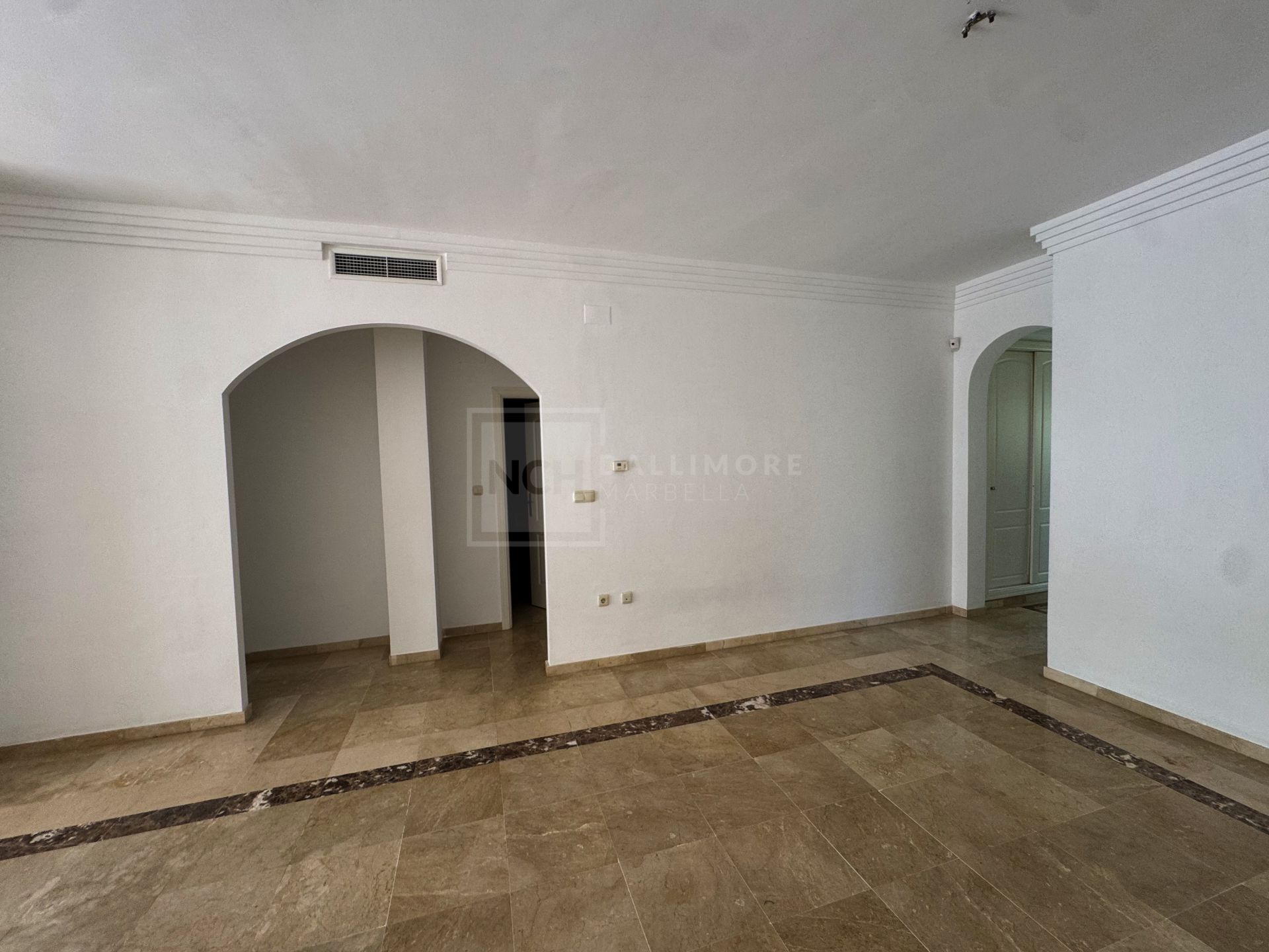 Exquisito Apartamento de 2 Dormitorios en Marbella River Garden