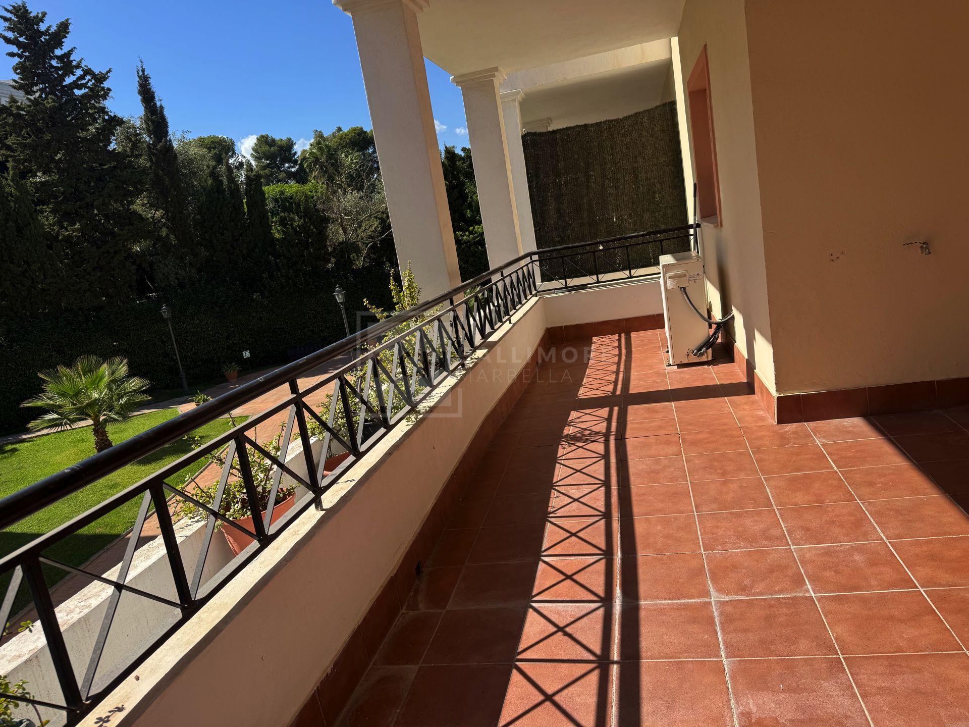 Exquisito Apartamento de 2 Dormitorios en Marbella River Garden