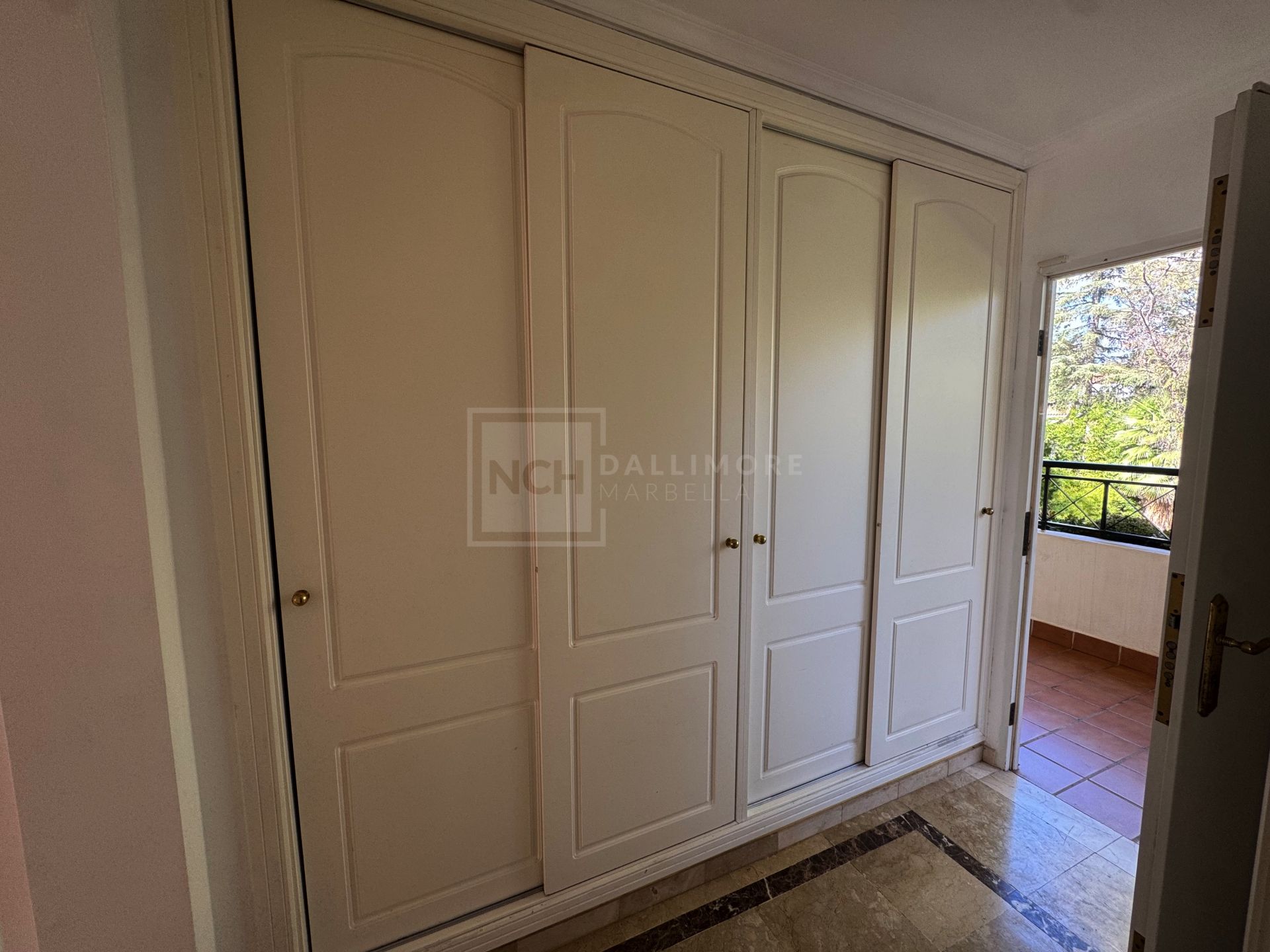 Exquisito Apartamento de 2 Dormitorios en Marbella River Garden