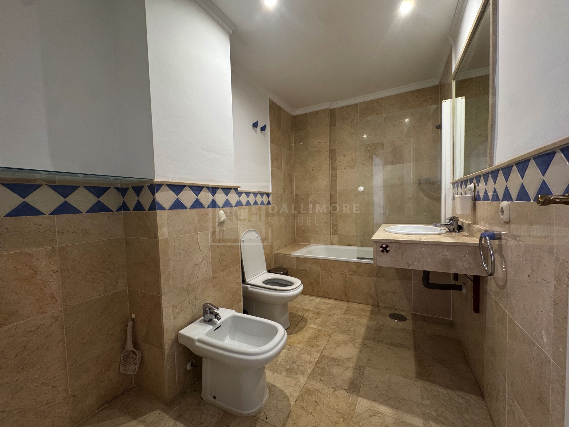 Exquisito Apartamento de 2 Dormitorios en Marbella River Garden