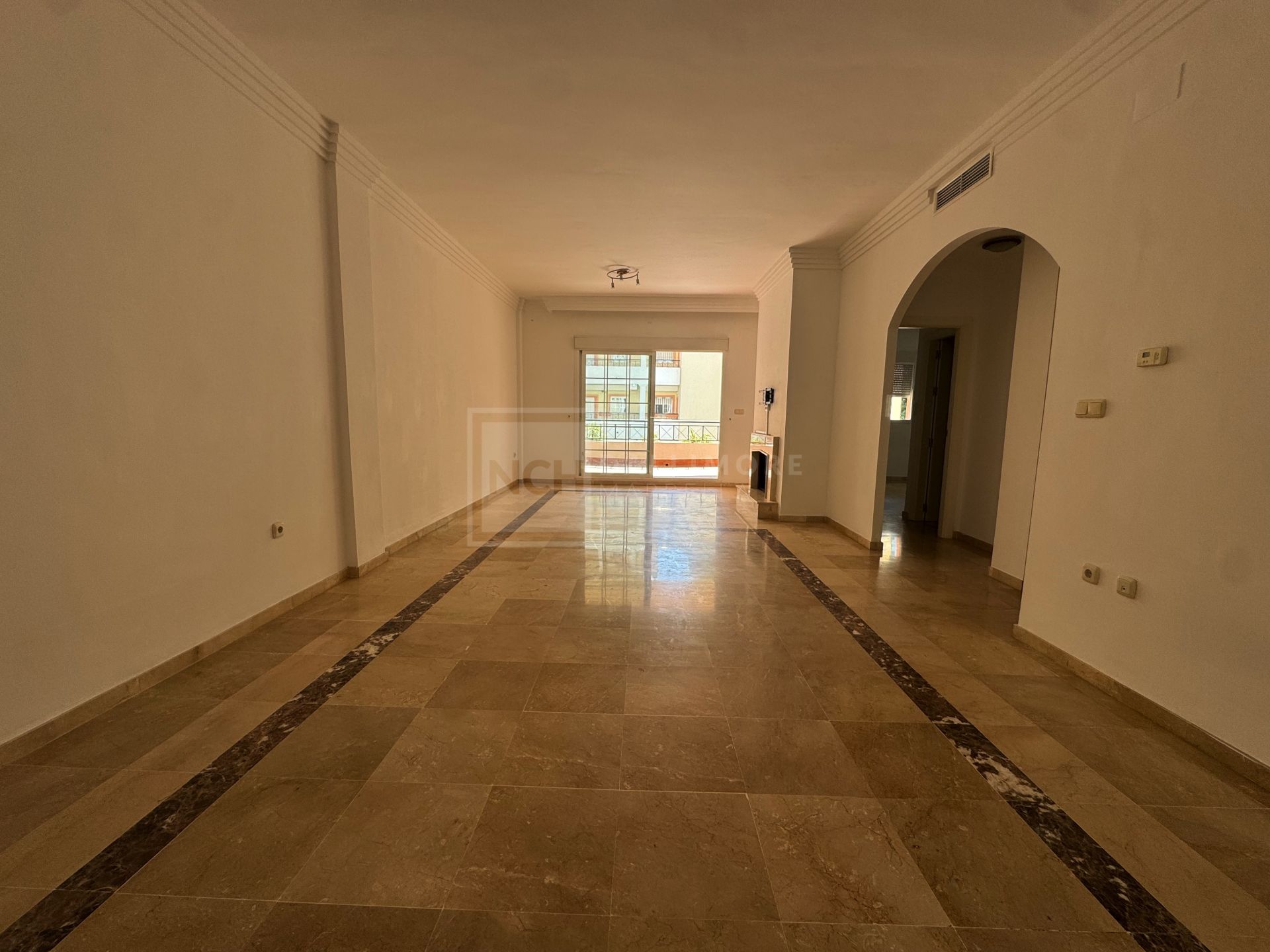 Exquisito Apartamento de 2 Dormitorios en Marbella River Garden