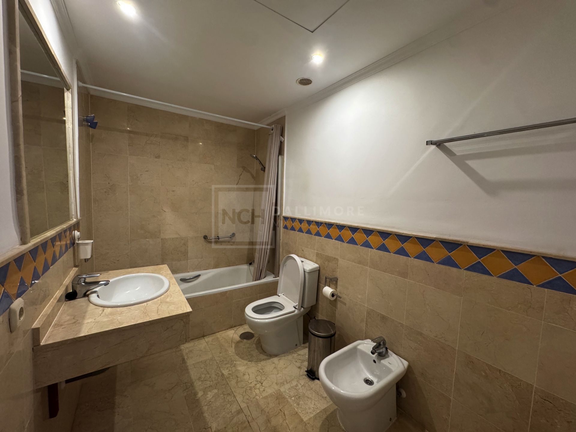 Exquisito Apartamento de 2 Dormitorios en Marbella River Garden
