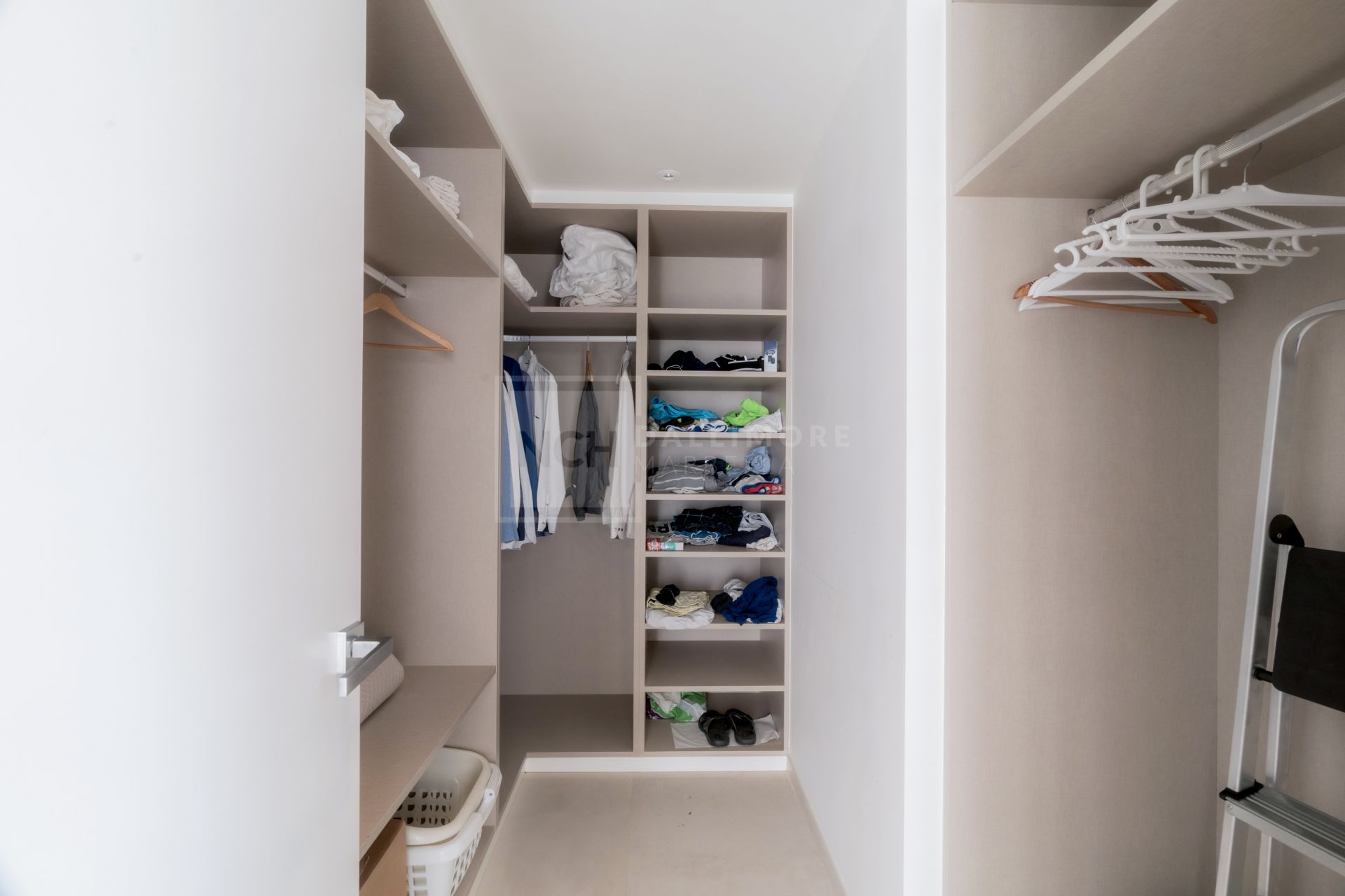 IMPRESIONANTE APARTAMENTO EN MARBELLA