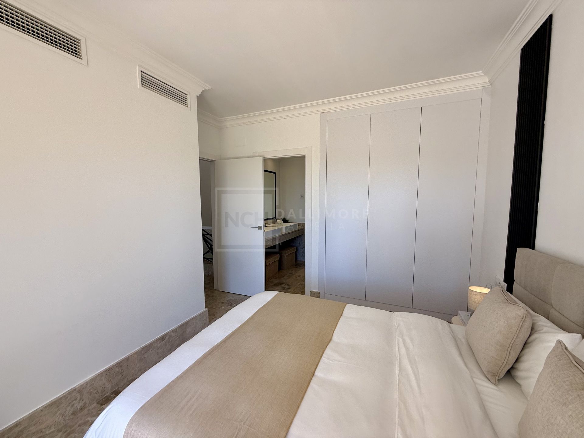 EXCLUSIVO ADOSADO EN SANTA CLARA CON VISTAS ABIERTAS