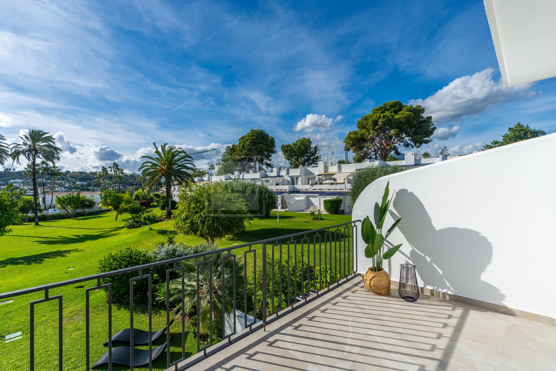 Casa Preciosa, a fully refurbished 4-bedroom, spacious townhouse in The Golf Valley of Nueva Andalucia, Marbella