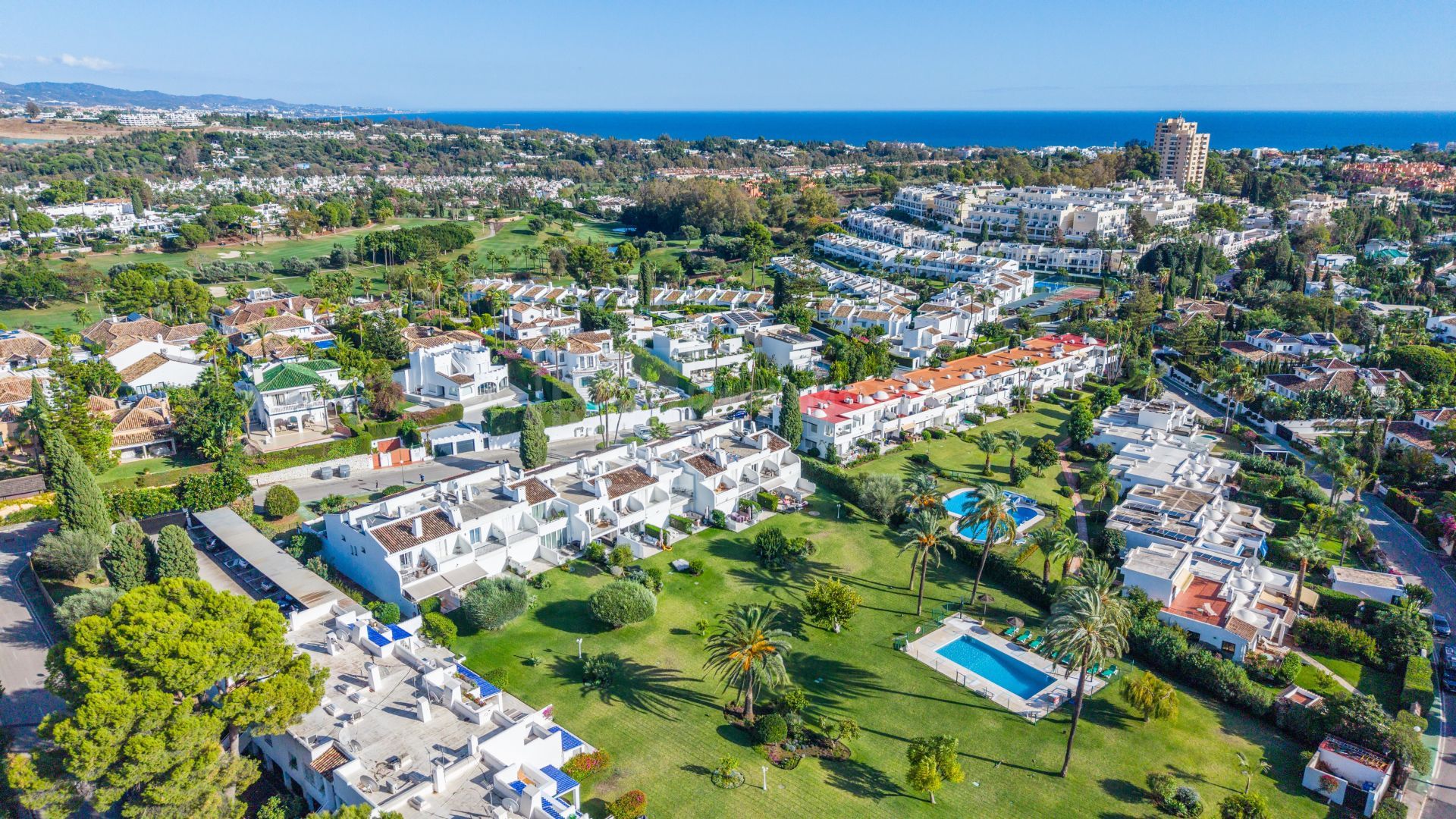 Casa Preciosa, a fully refurbished 4-bedroom, spacious townhouse in The Golf Valley of Nueva Andalucia, Marbella