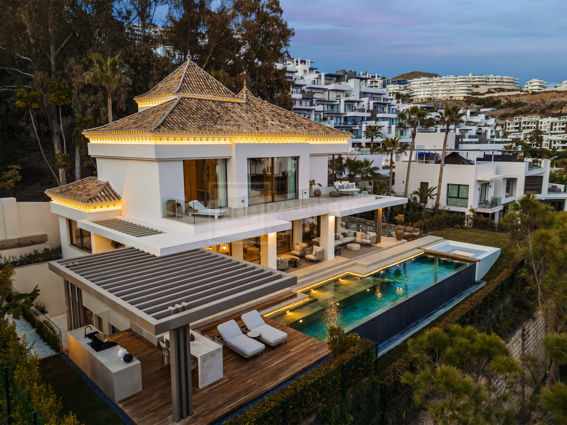 6 Bedroom Frontline Golf Villa With Infinity Pool And Panoramic Sea Views