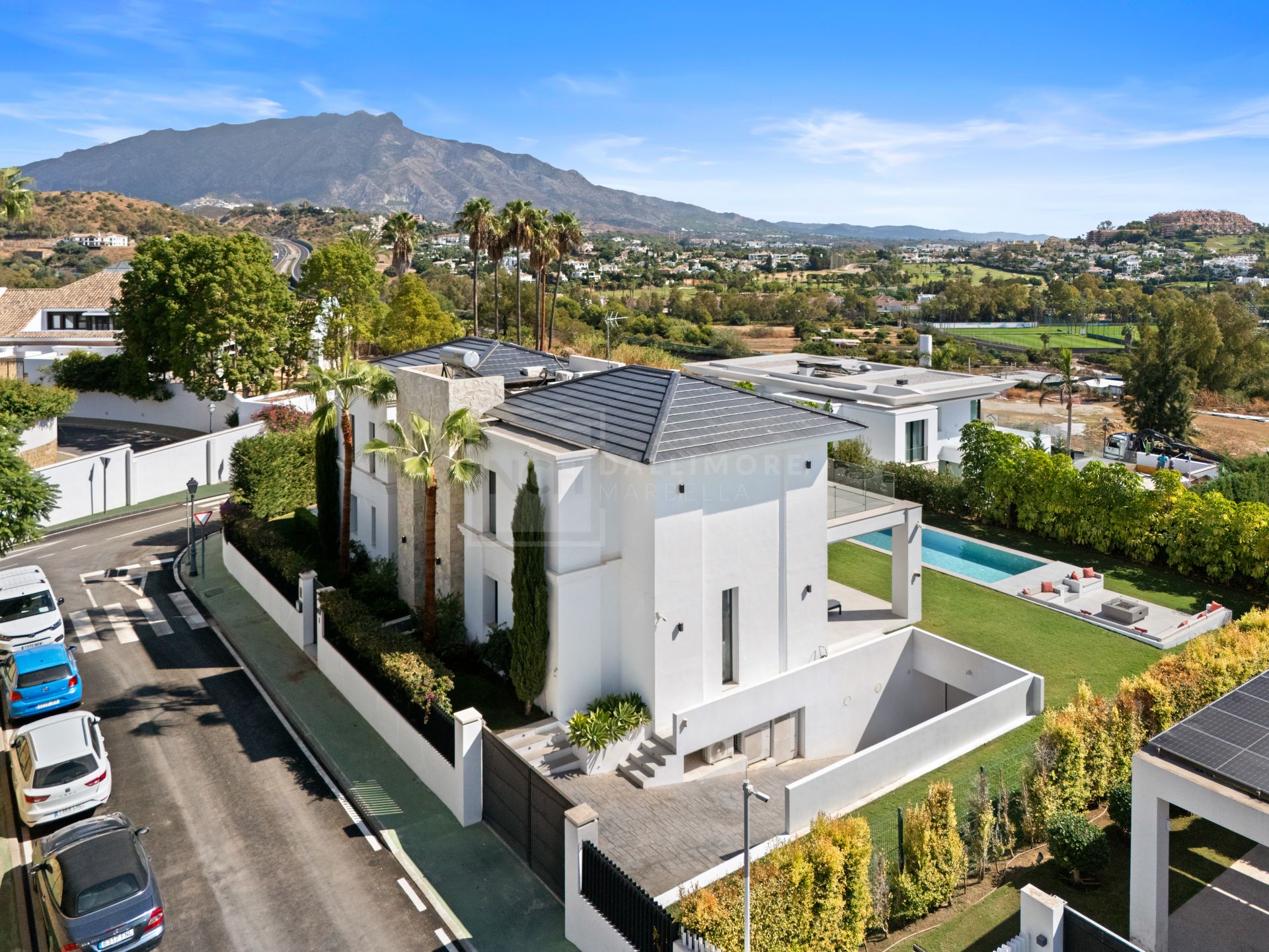 Villa contemporánea de lujo con vistas panorámicas y espacios excepcionales para el entretenimiento