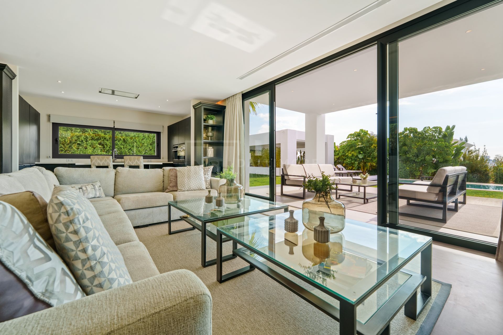 Villa contemporánea de lujo con vistas panorámicas y espacios excepcionales para el entretenimiento