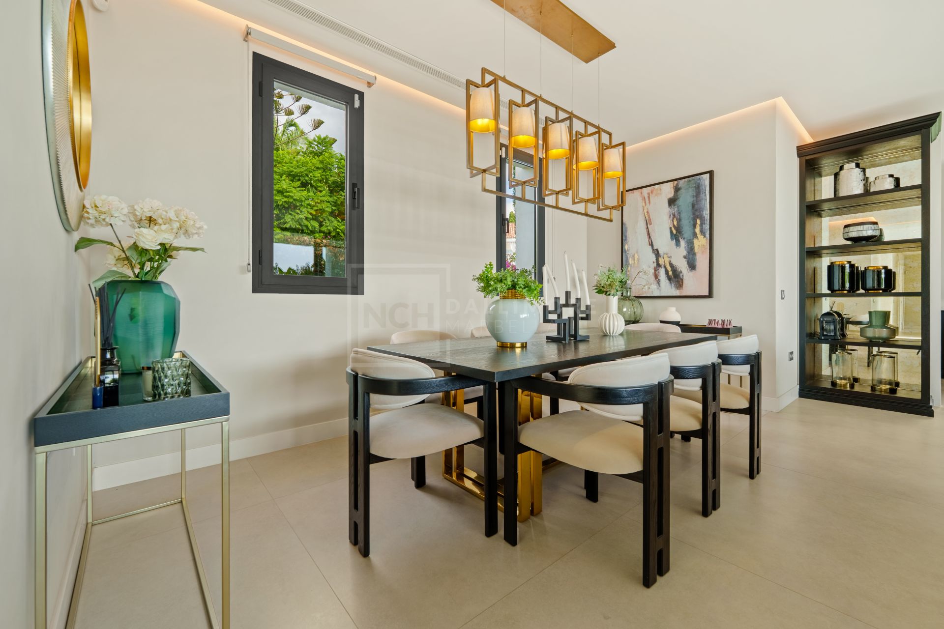 Villa contemporánea de lujo con vistas panorámicas y espacios excepcionales para el entretenimiento