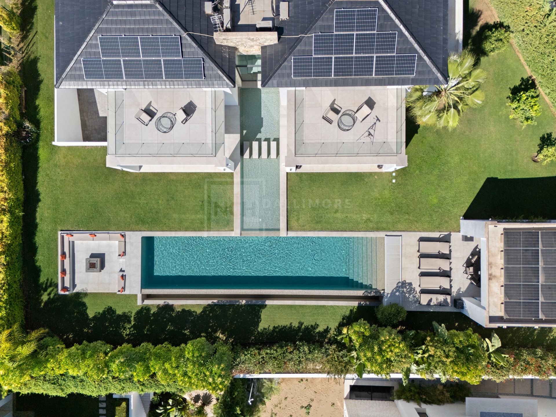 Villa contemporánea de lujo con vistas panorámicas y espacios excepcionales para el entretenimiento