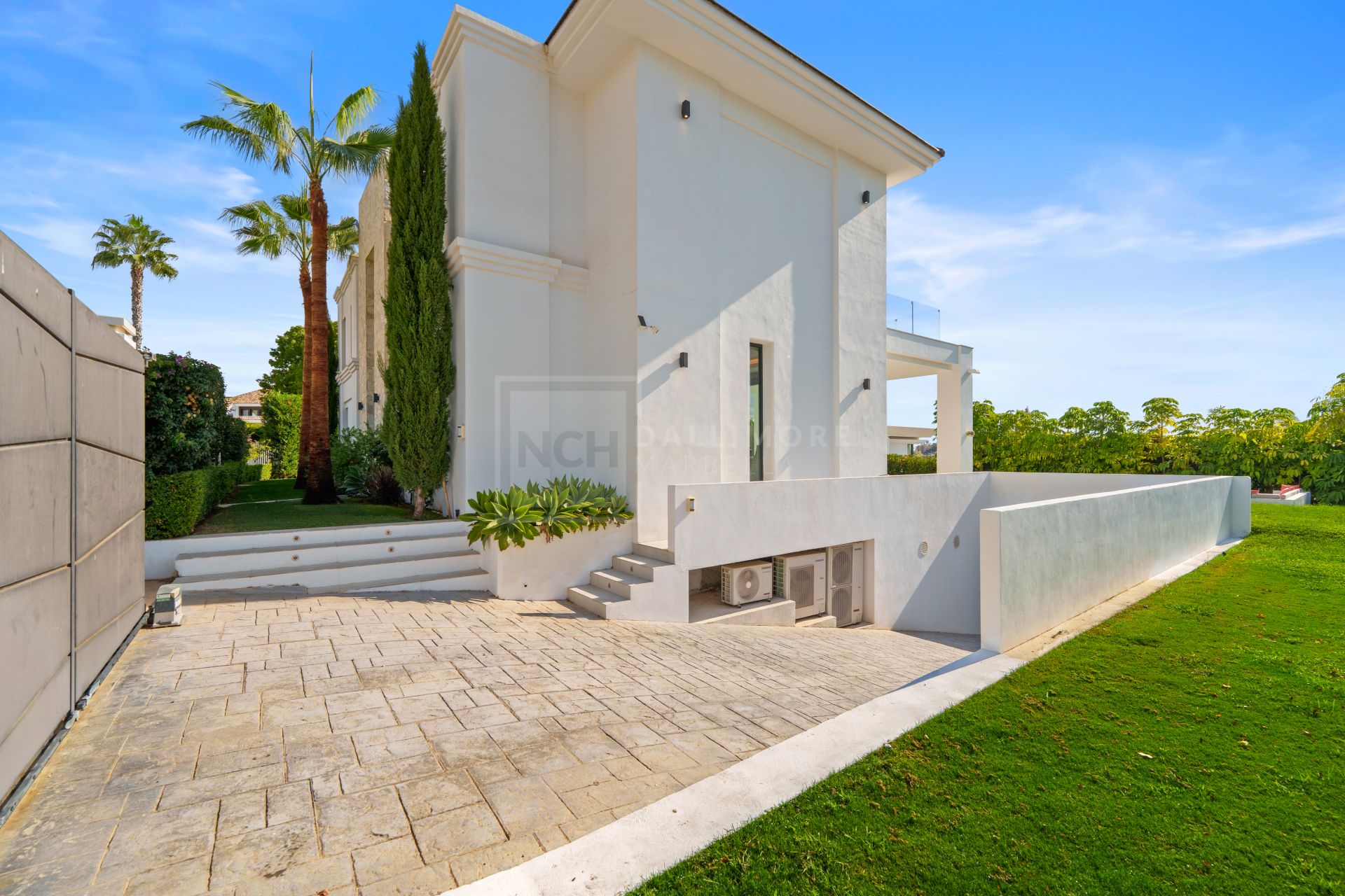 Villa contemporánea de lujo con vistas panorámicas y espacios excepcionales para el entretenimiento