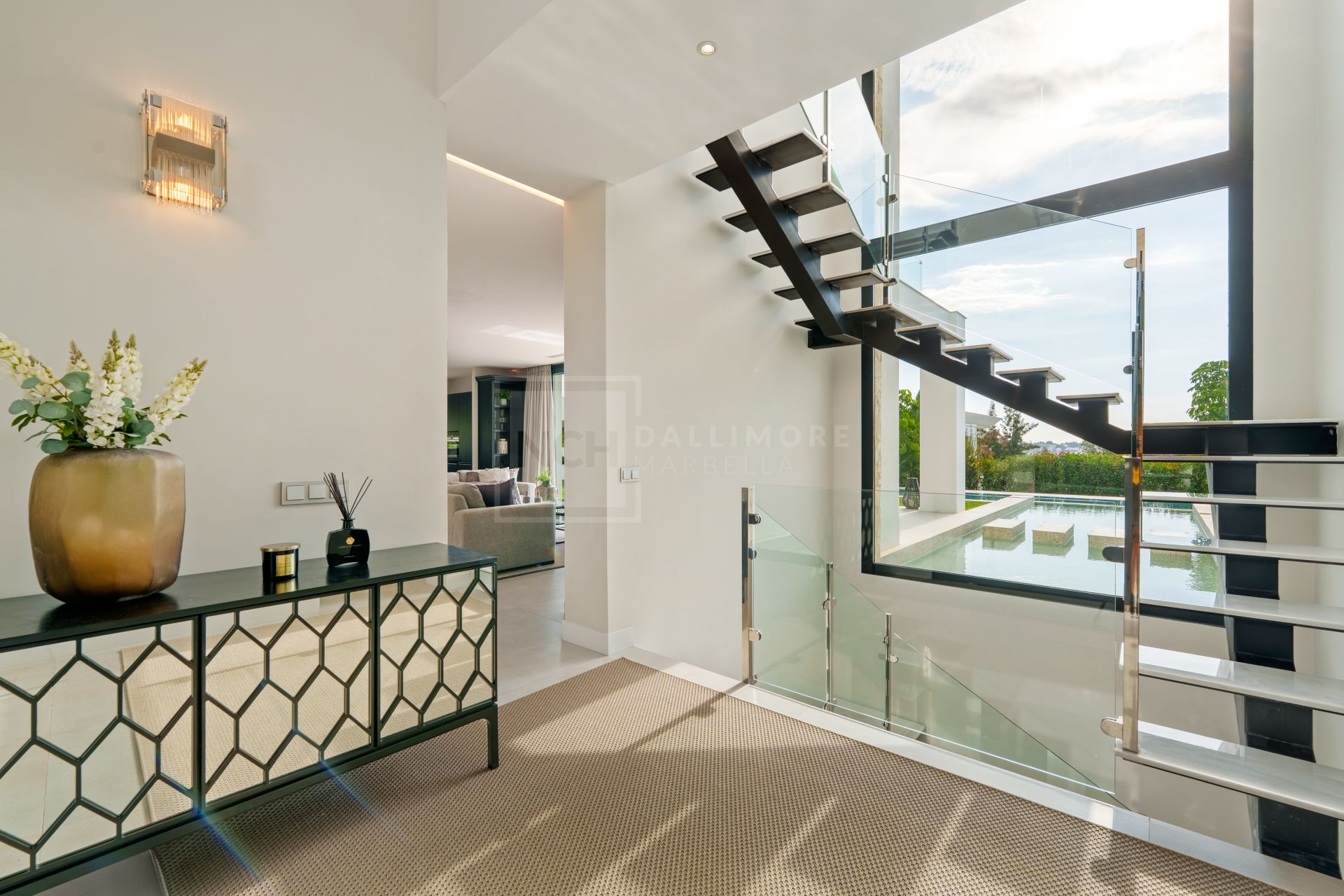 Villa contemporánea de lujo con vistas panorámicas y espacios excepcionales para el entretenimiento