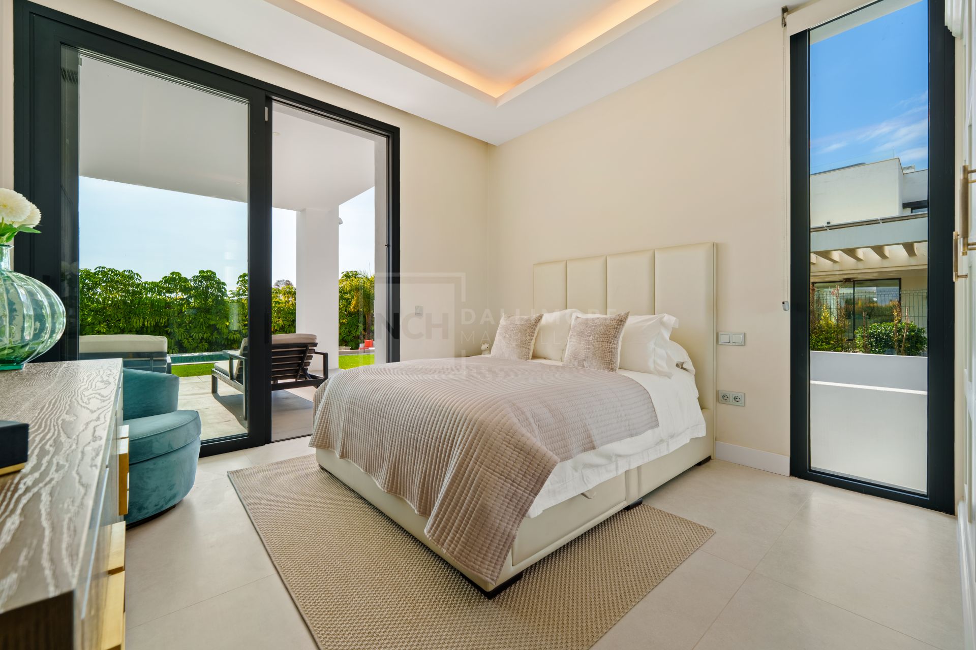 Villa contemporánea de lujo con vistas panorámicas y espacios excepcionales para el entretenimiento