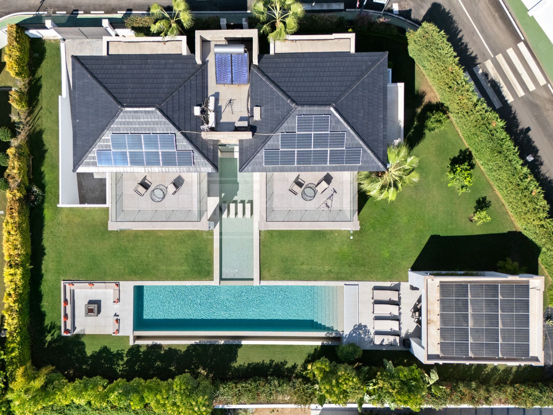 Villa contemporánea de lujo con vistas panorámicas y espacios excepcionales para el entretenimiento
