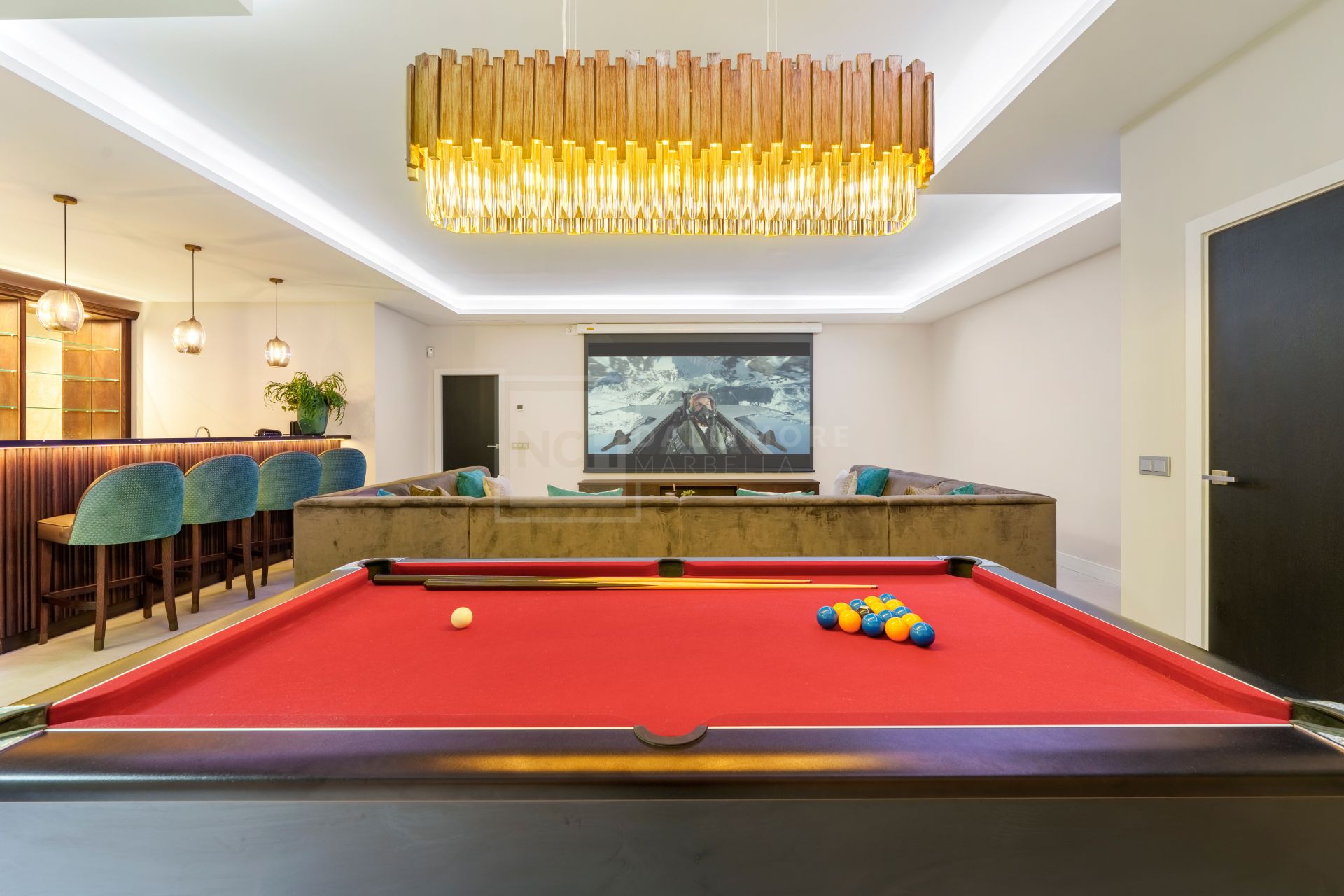 Villa contemporánea de lujo con vistas panorámicas y espacios excepcionales para el entretenimiento