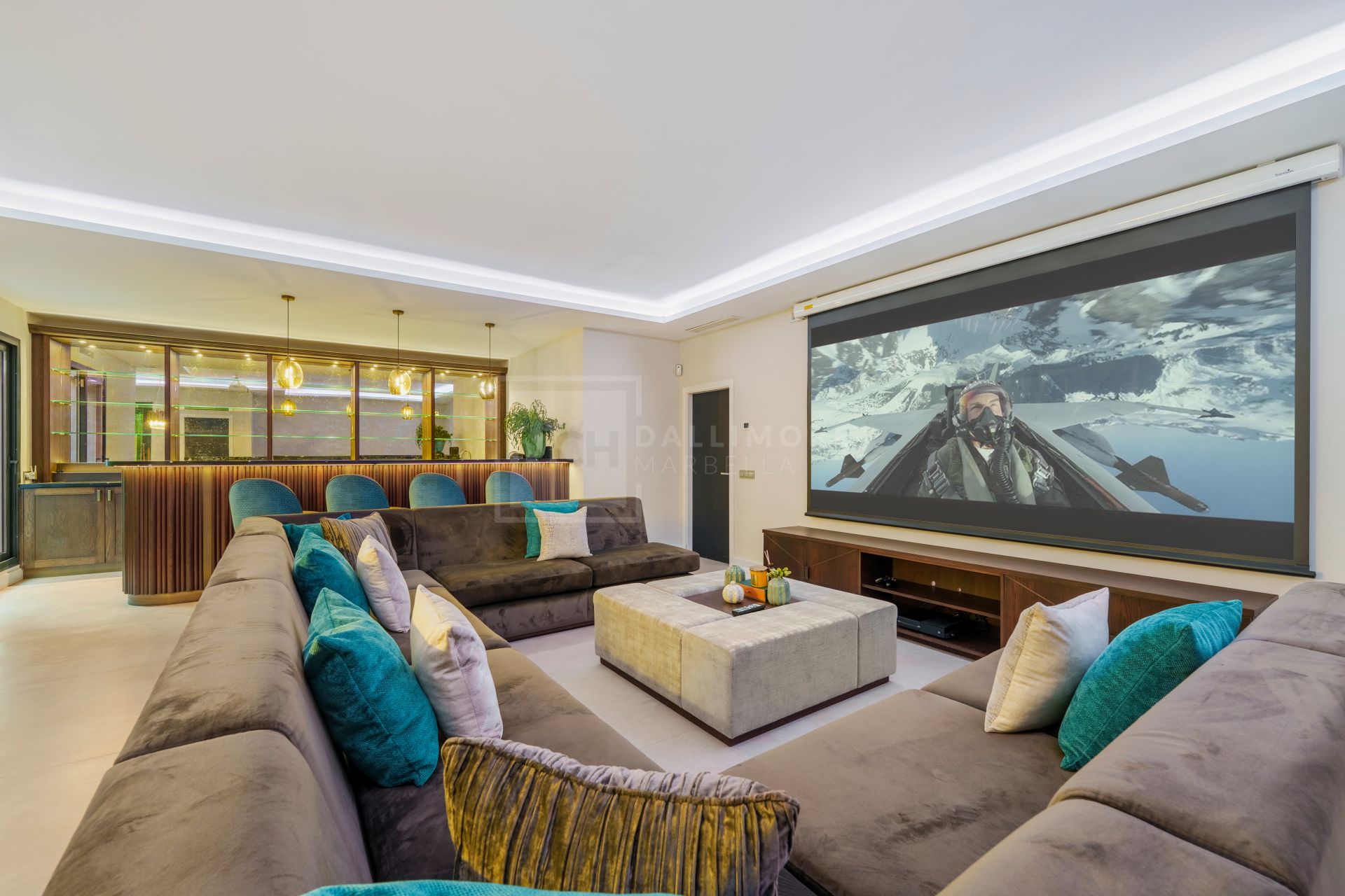 Villa contemporánea de lujo con vistas panorámicas y espacios excepcionales para el entretenimiento