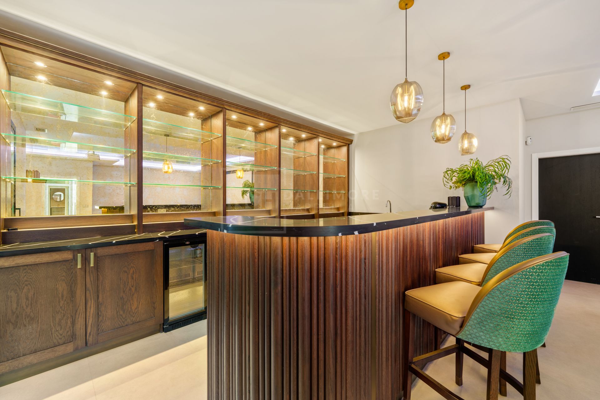 Villa contemporánea de lujo con vistas panorámicas y espacios excepcionales para el entretenimiento
