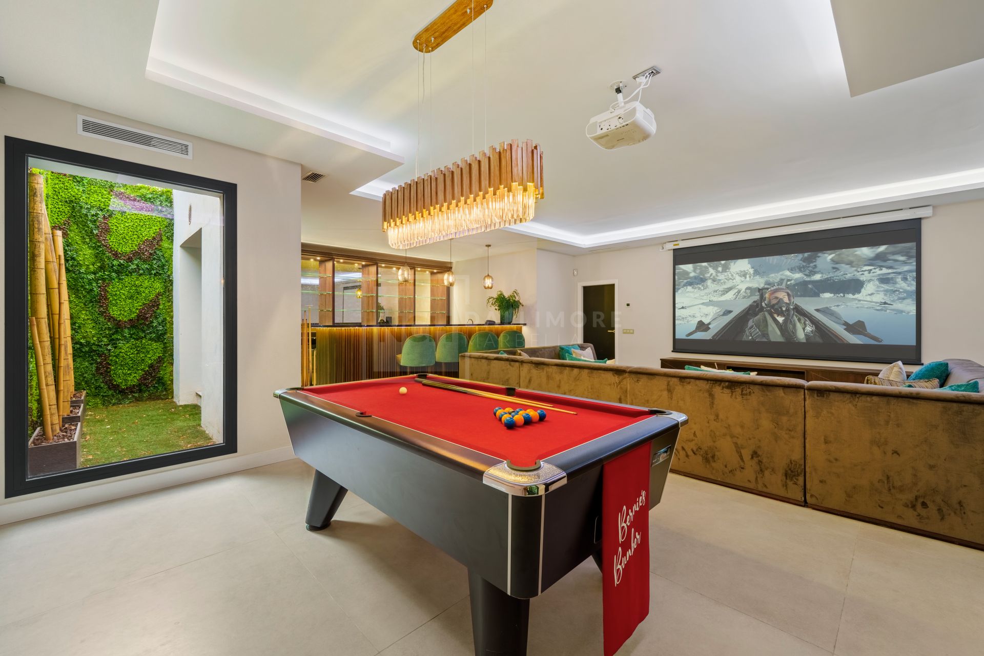 Villa contemporánea de lujo con vistas panorámicas y espacios excepcionales para el entretenimiento