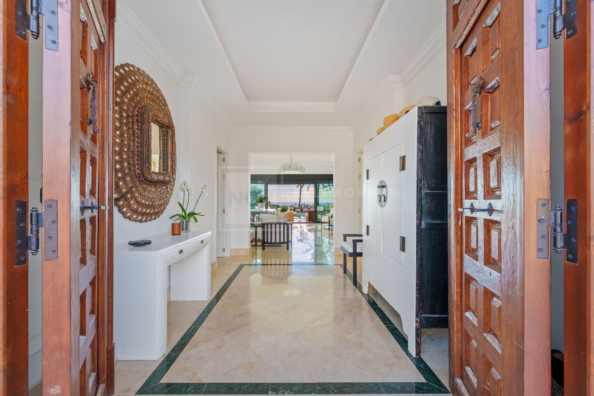 Impresionante villa mediterránea de 4 dormitorios con piscina, vistas al mar y jardín privado