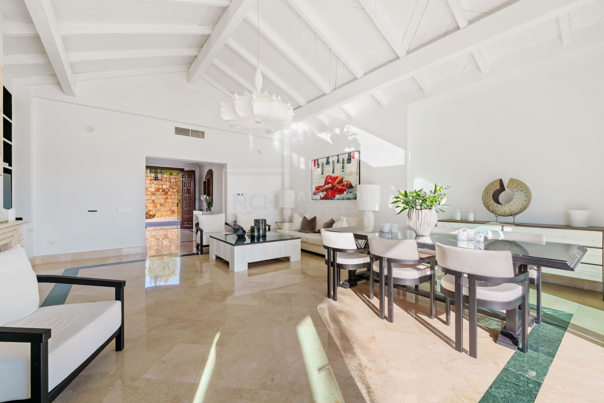 Impresionante villa mediterránea de 4 dormitorios con piscina, vistas al mar y jardín privado