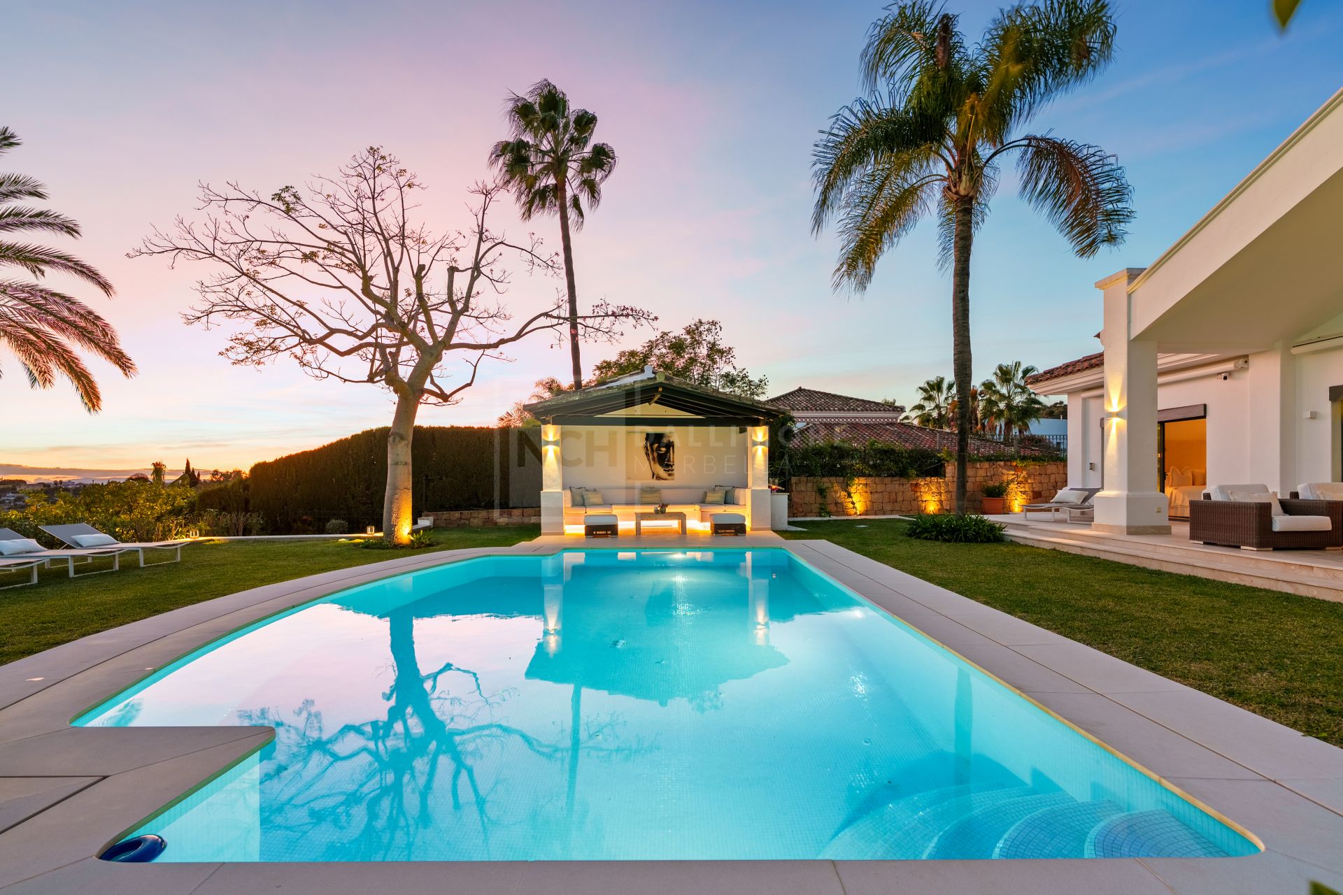 Impresionante villa mediterránea de 4 dormitorios con piscina, vistas al mar y jardín privado