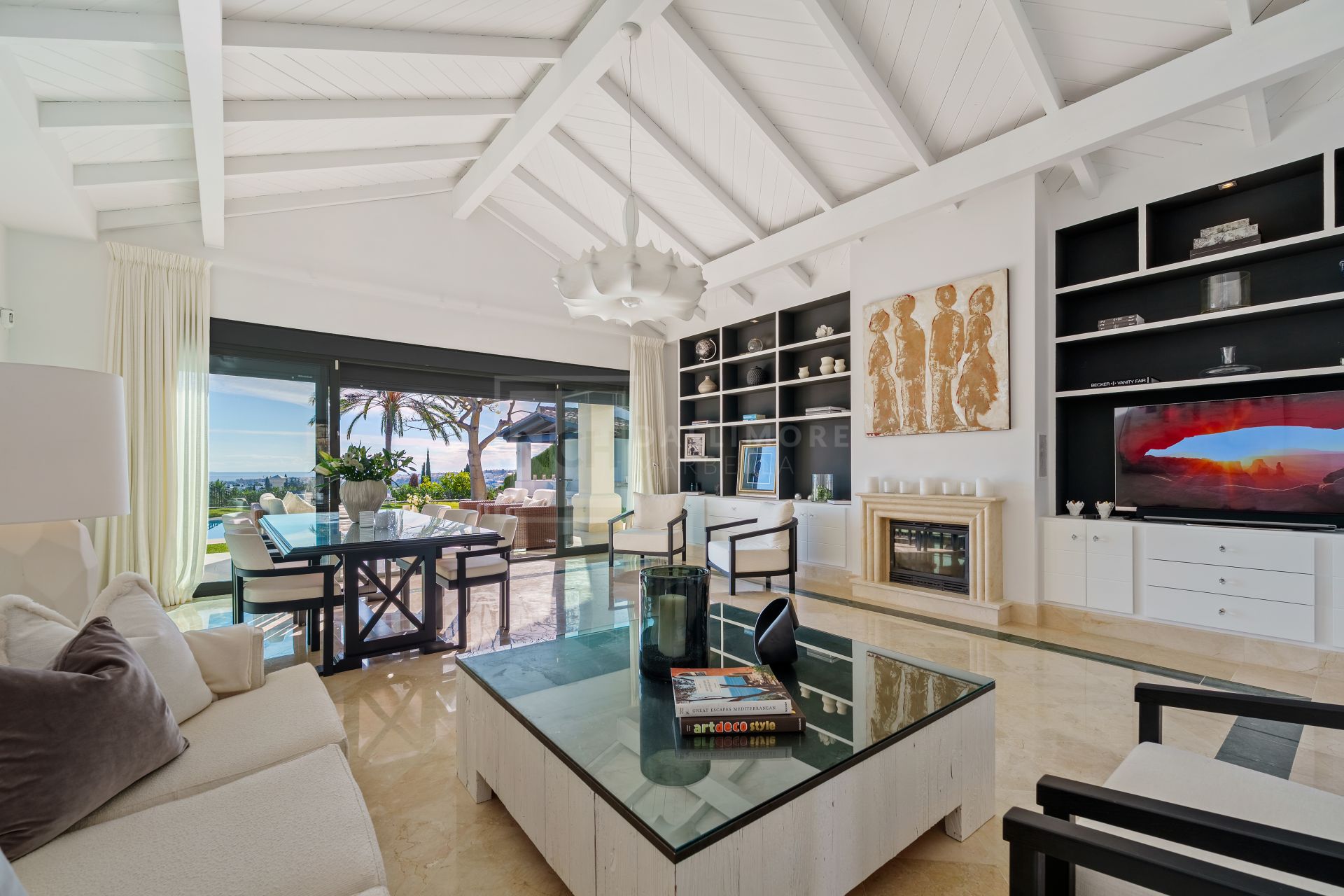 Impresionante villa mediterránea de 4 dormitorios con piscina, vistas al mar y jardín privado