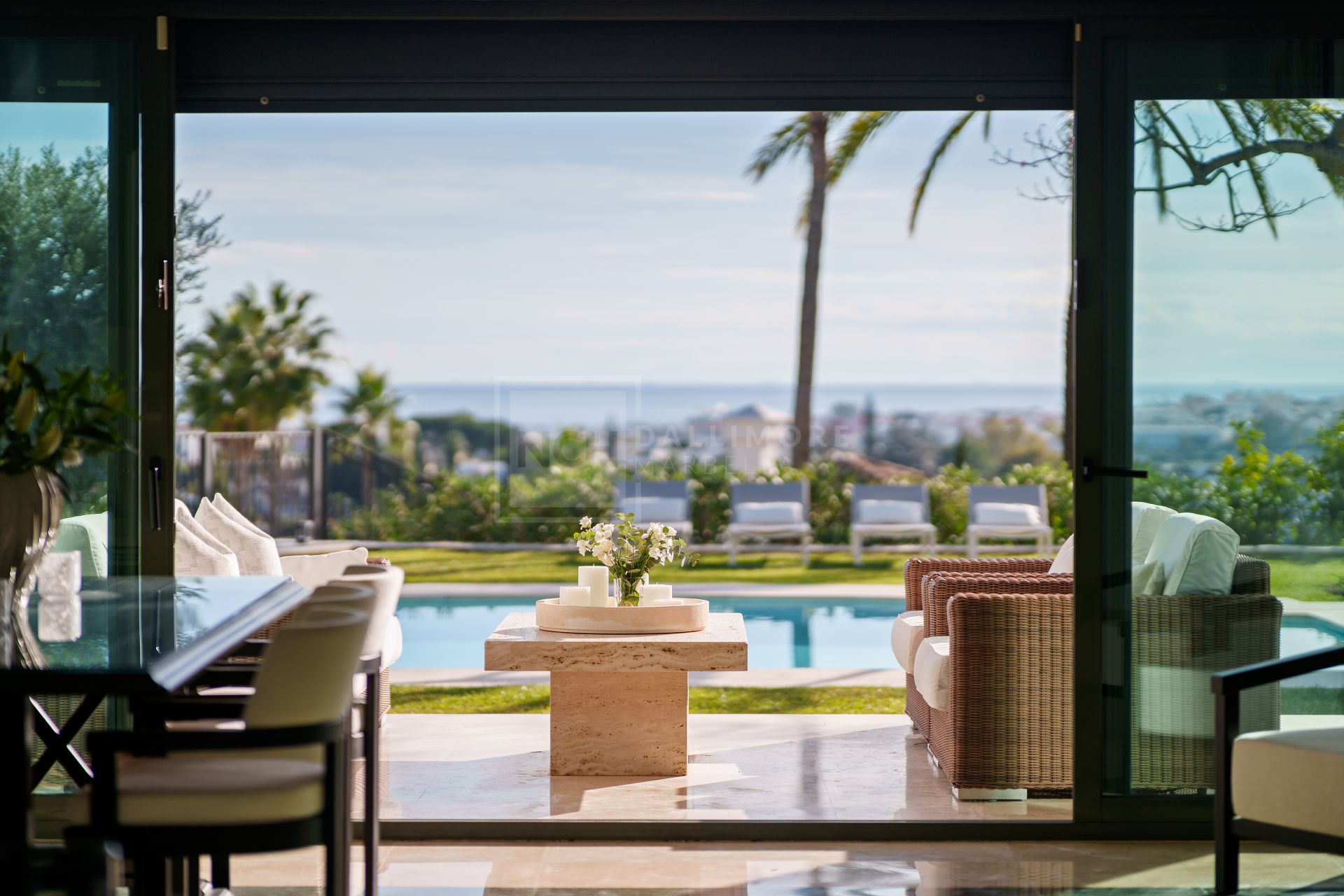 Impresionante villa mediterránea de 4 dormitorios con piscina, vistas al mar y jardín privado
