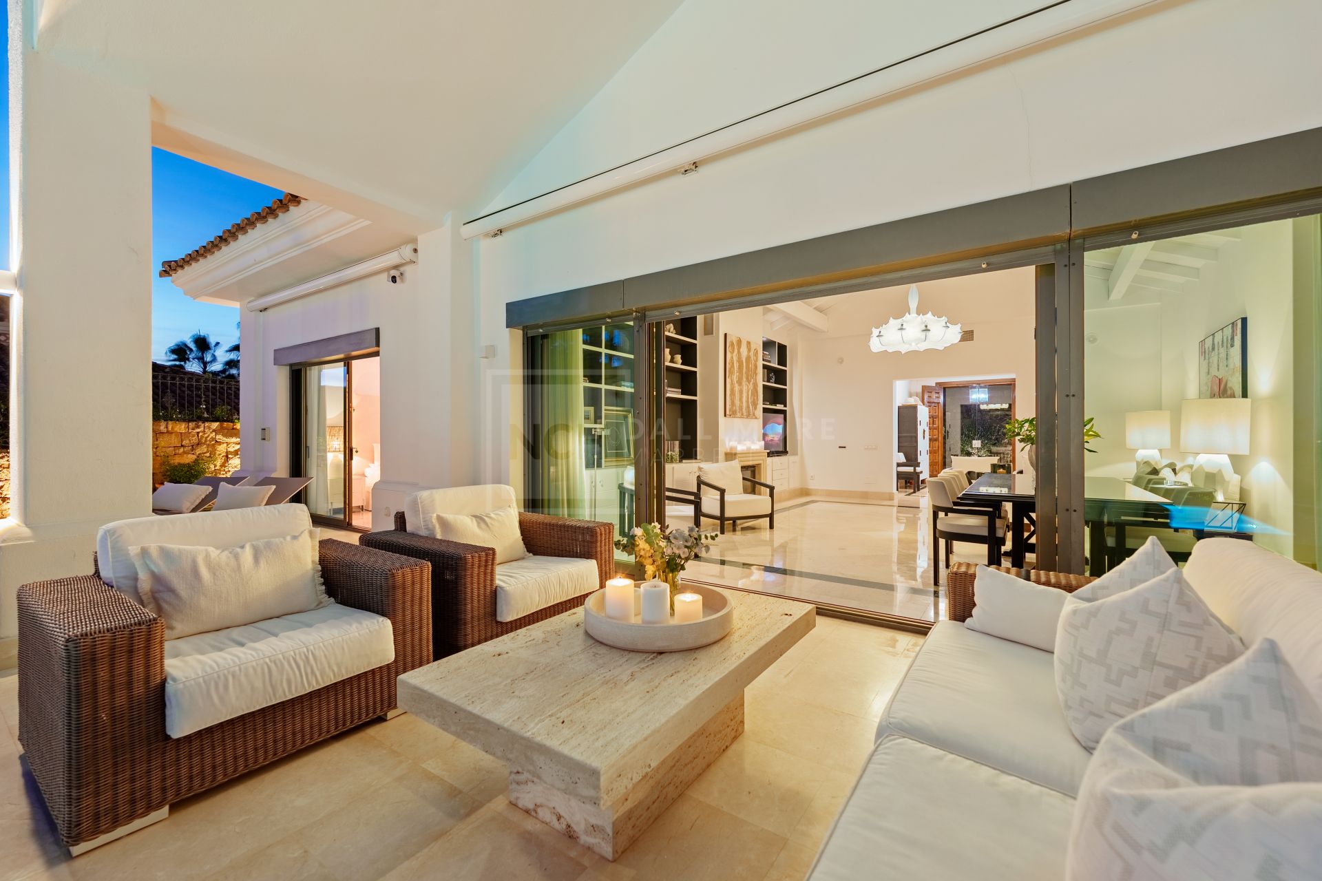 Impresionante villa mediterránea de 4 dormitorios con piscina, vistas al mar y jardín privado