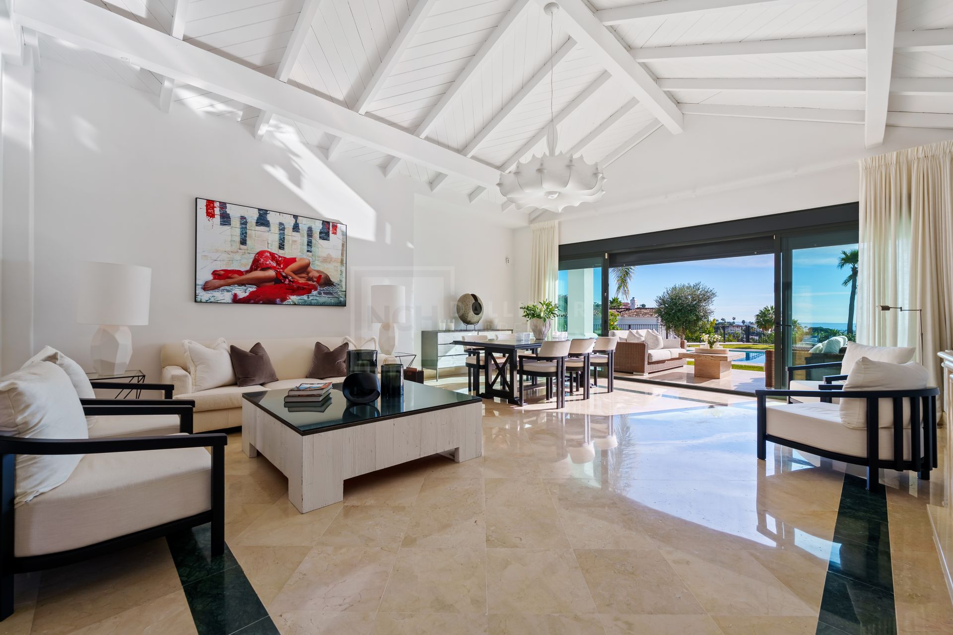 Impresionante villa mediterránea de 4 dormitorios con piscina, vistas al mar y jardín privado