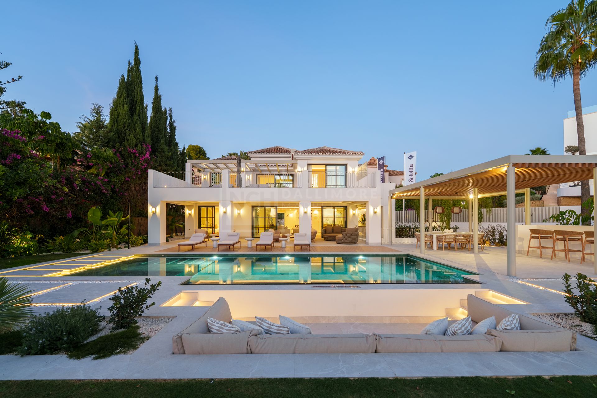 Beautifully Renovated Villa With Panoramic Views And Exceptional Outdoor Living