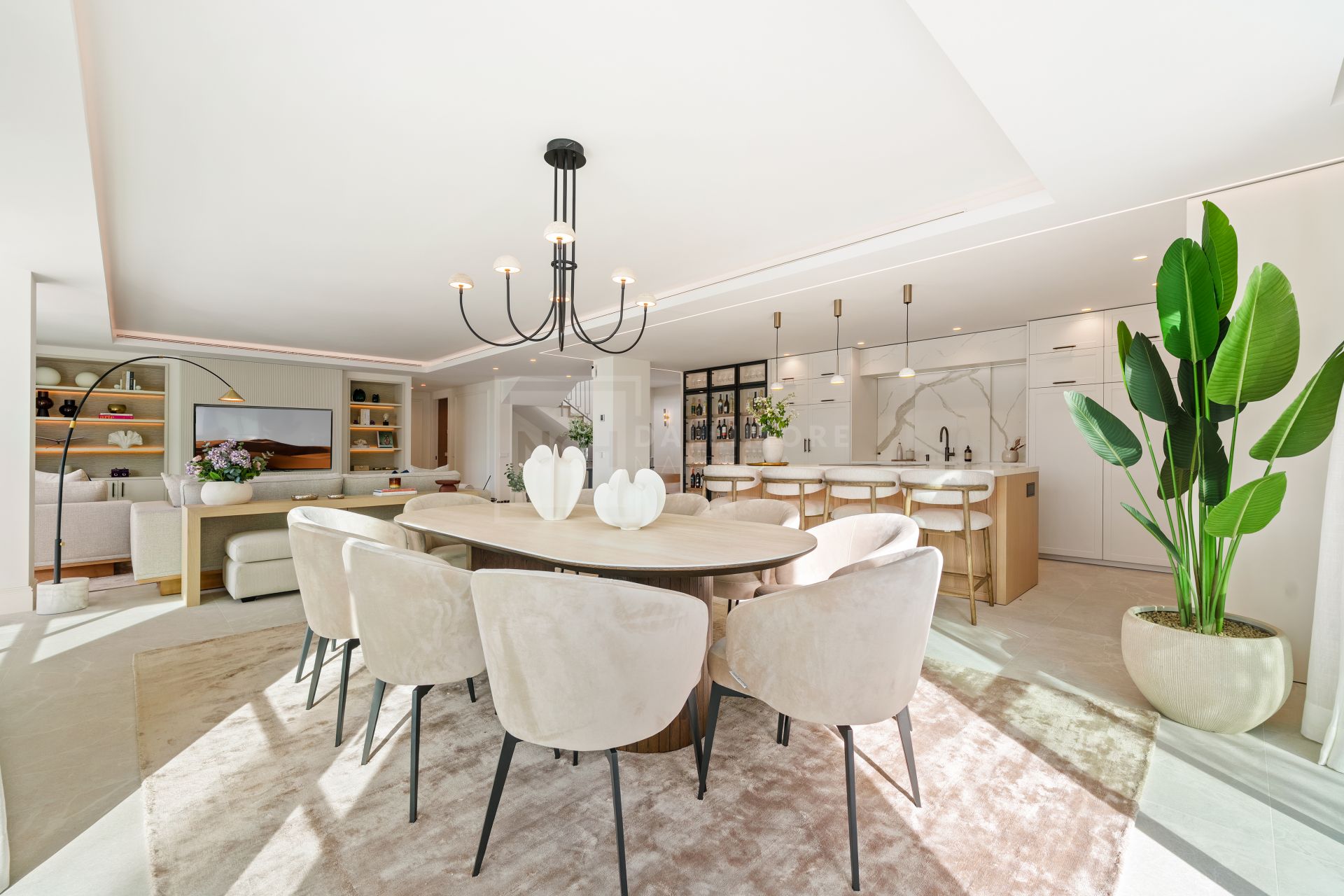 Beautifully Renovated Villa With Panoramic Views And Exceptional Outdoor Living