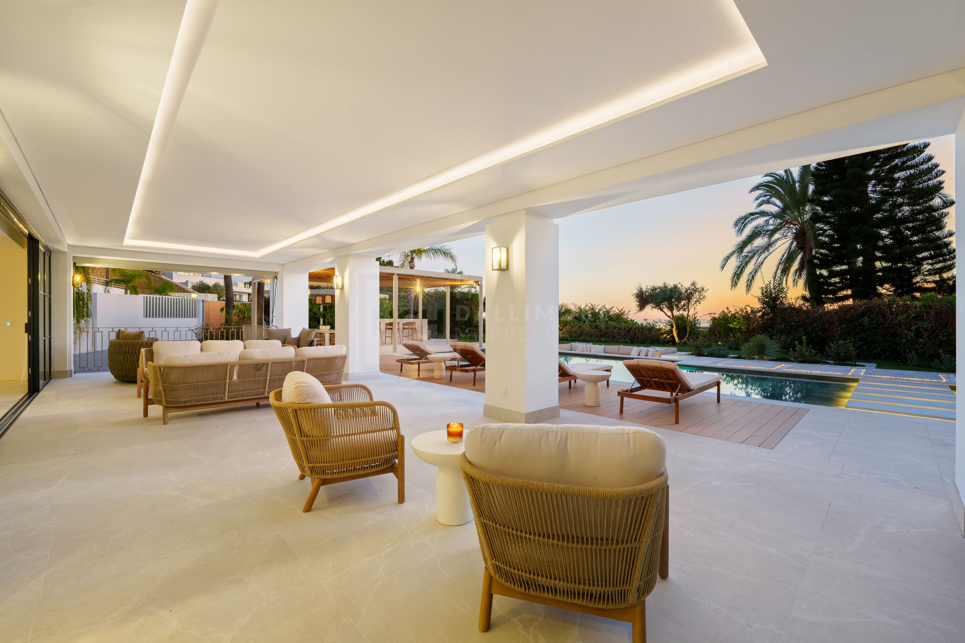 Beautifully Renovated Villa With Panoramic Views And Exceptional Outdoor Living