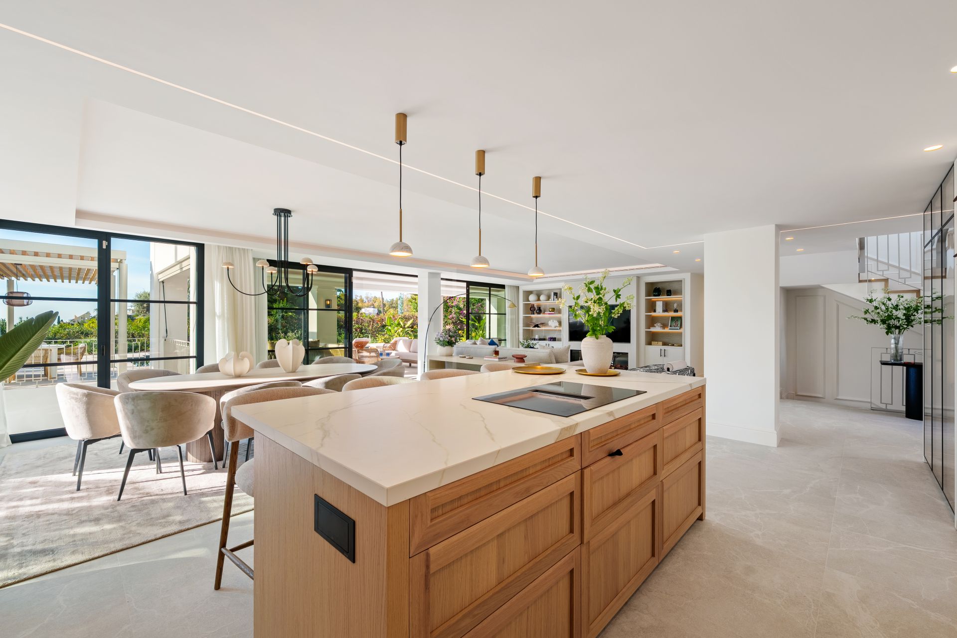 Beautifully Renovated Villa With Panoramic Views And Exceptional Outdoor Living
