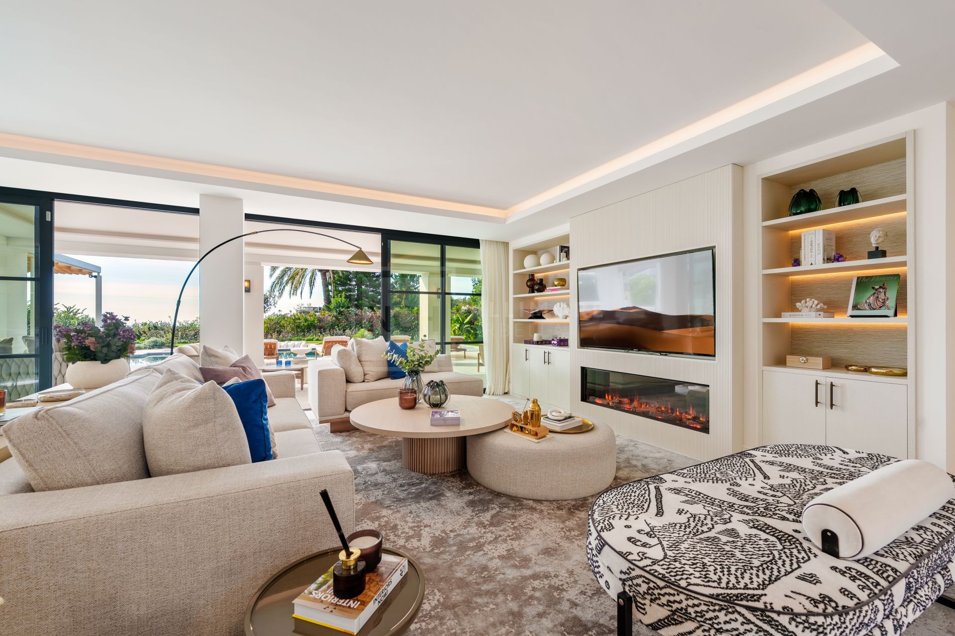 Beautifully Renovated Villa With Panoramic Views And Exceptional Outdoor Living