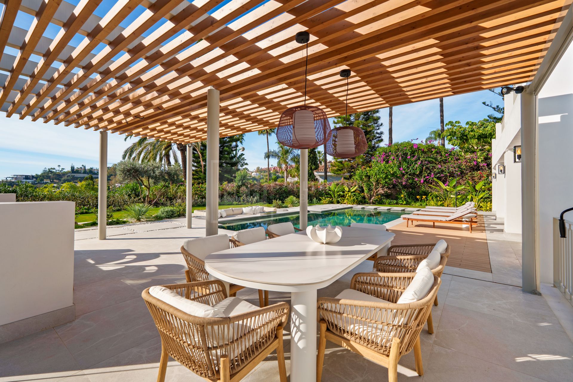 Beautifully Renovated Villa With Panoramic Views And Exceptional Outdoor Living
