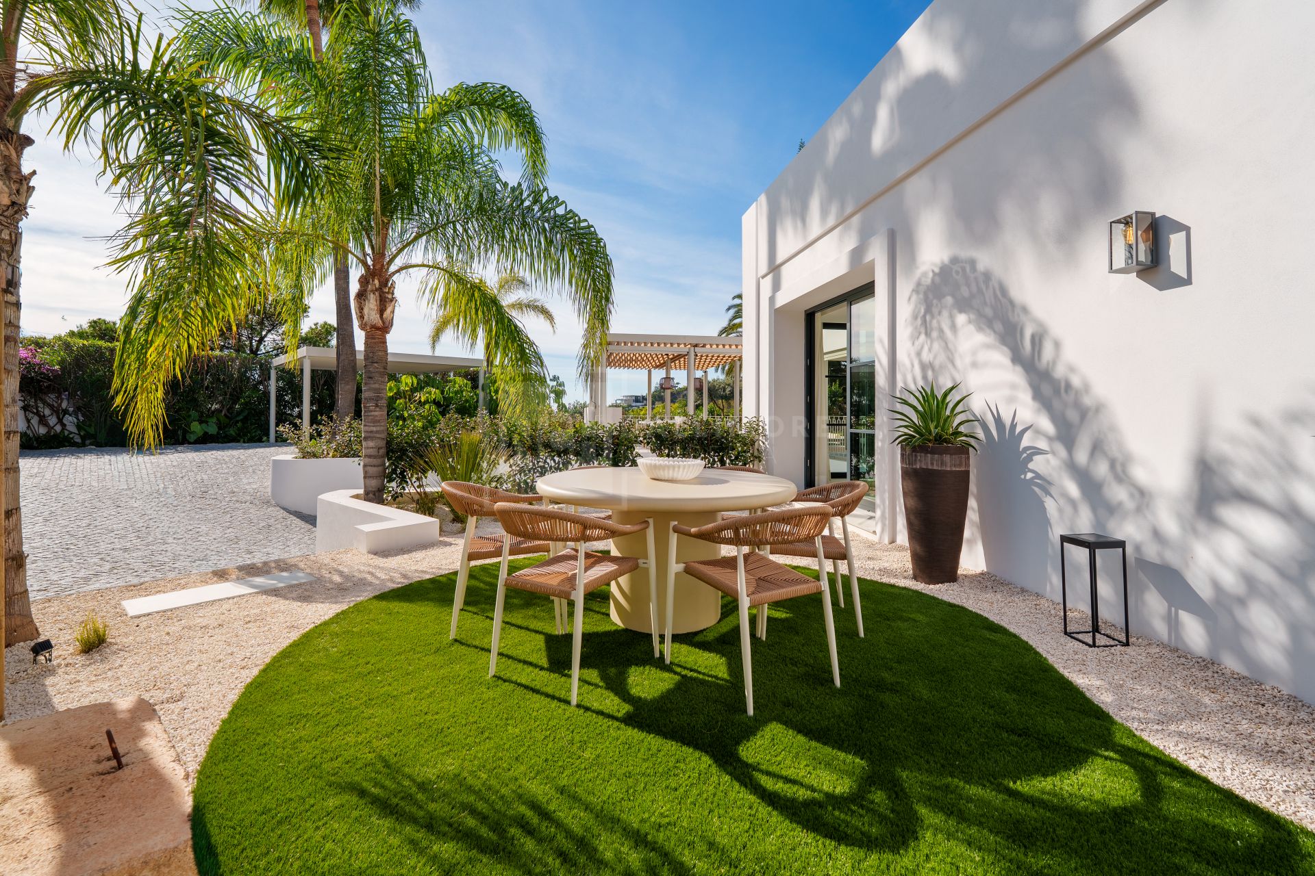 Beautifully Renovated Villa With Panoramic Views And Exceptional Outdoor Living