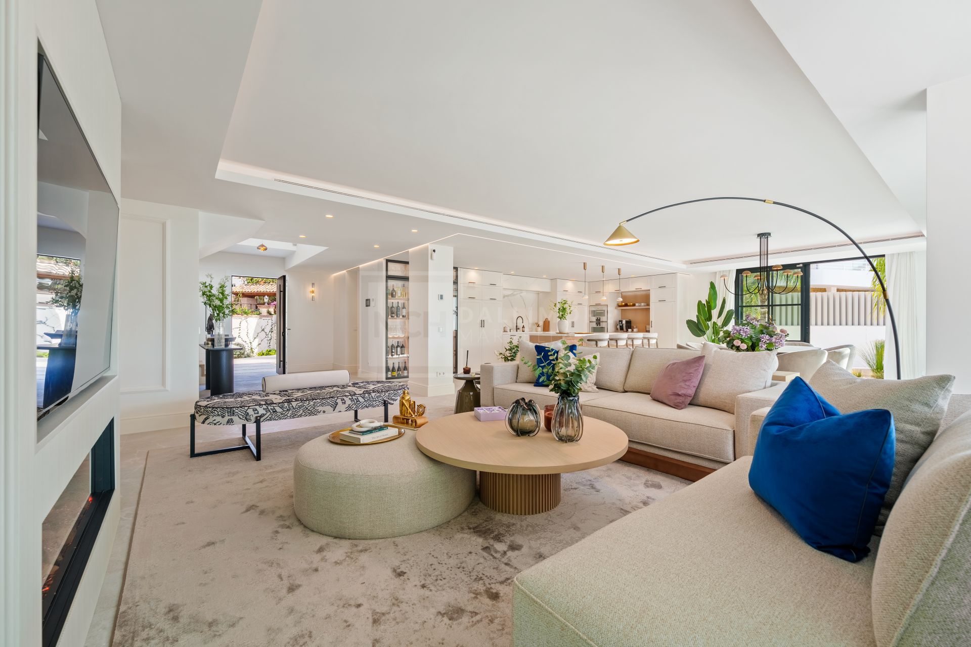 Beautifully Renovated Villa With Panoramic Views And Exceptional Outdoor Living