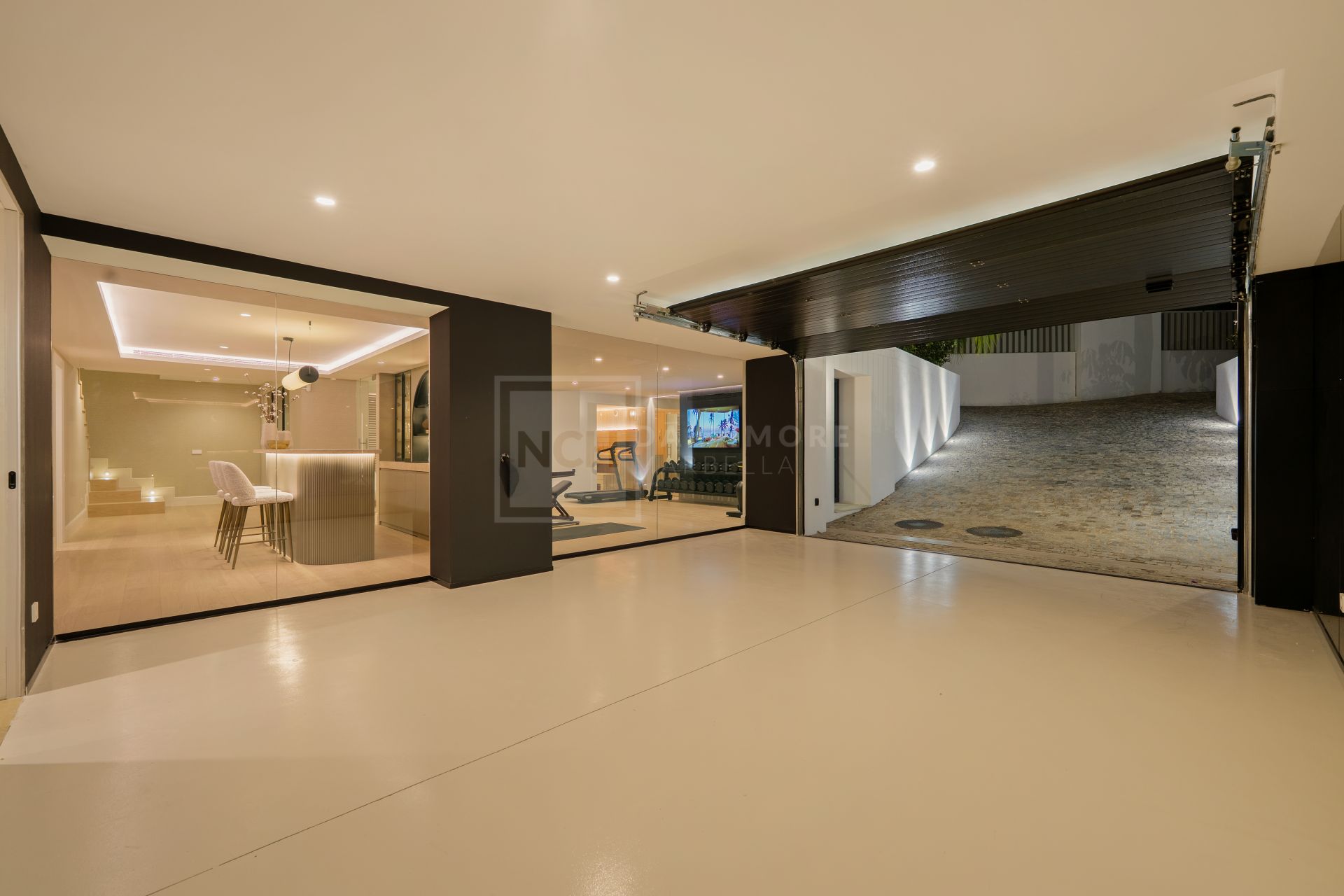 Beautifully Renovated Villa With Panoramic Views And Exceptional Outdoor Living