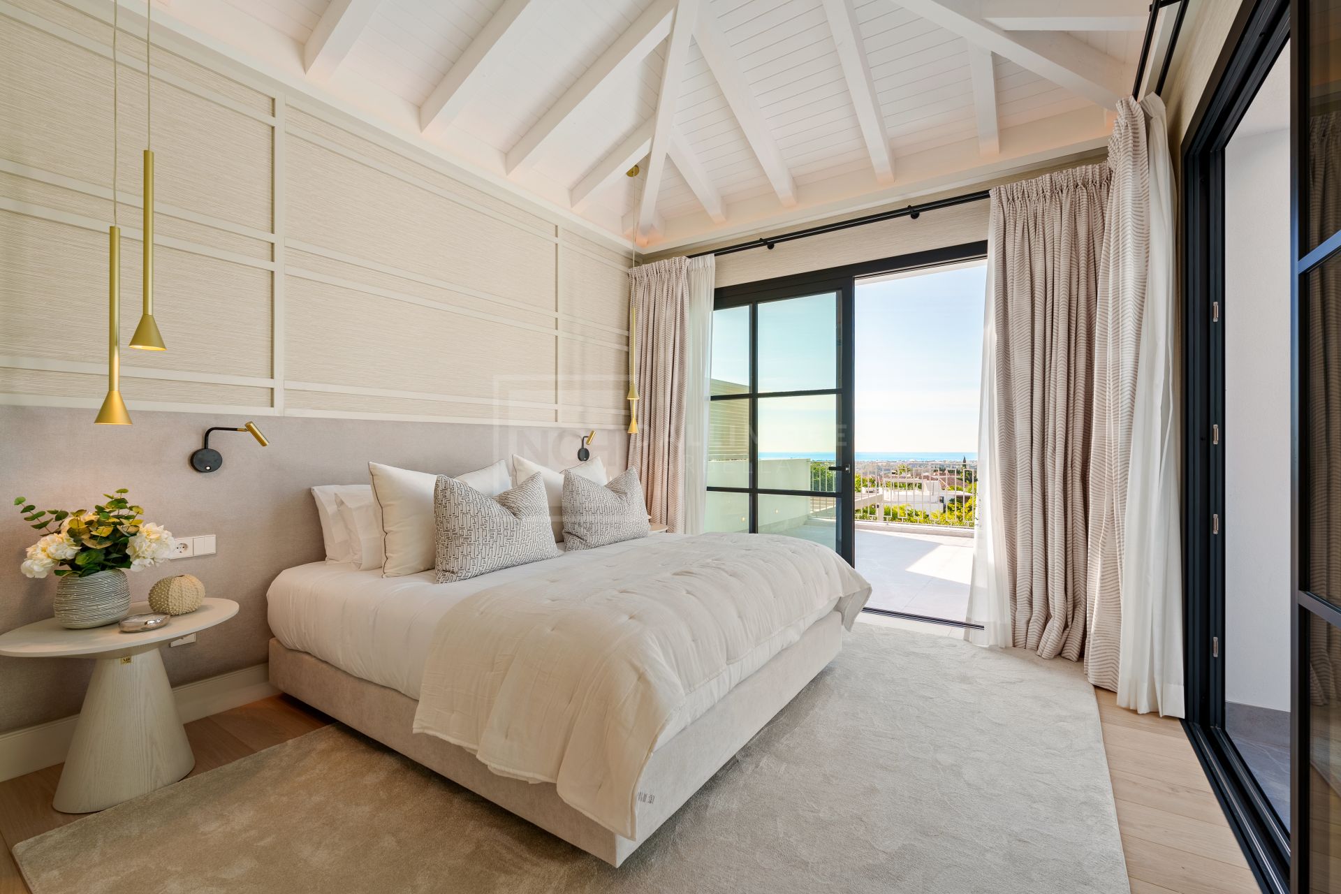 Beautifully Renovated Villa With Panoramic Views And Exceptional Outdoor Living