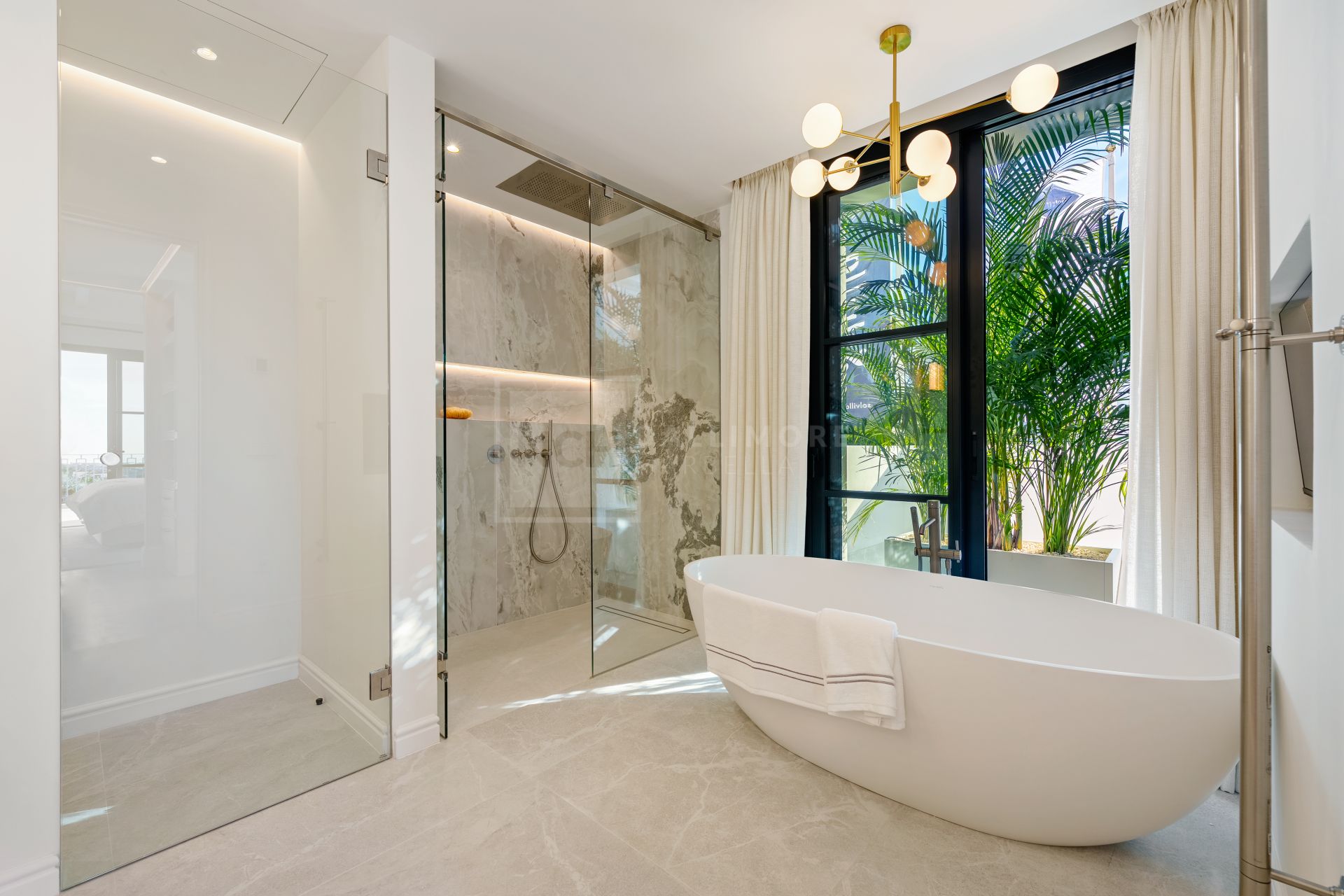 Beautifully Renovated Villa With Panoramic Views And Exceptional Outdoor Living