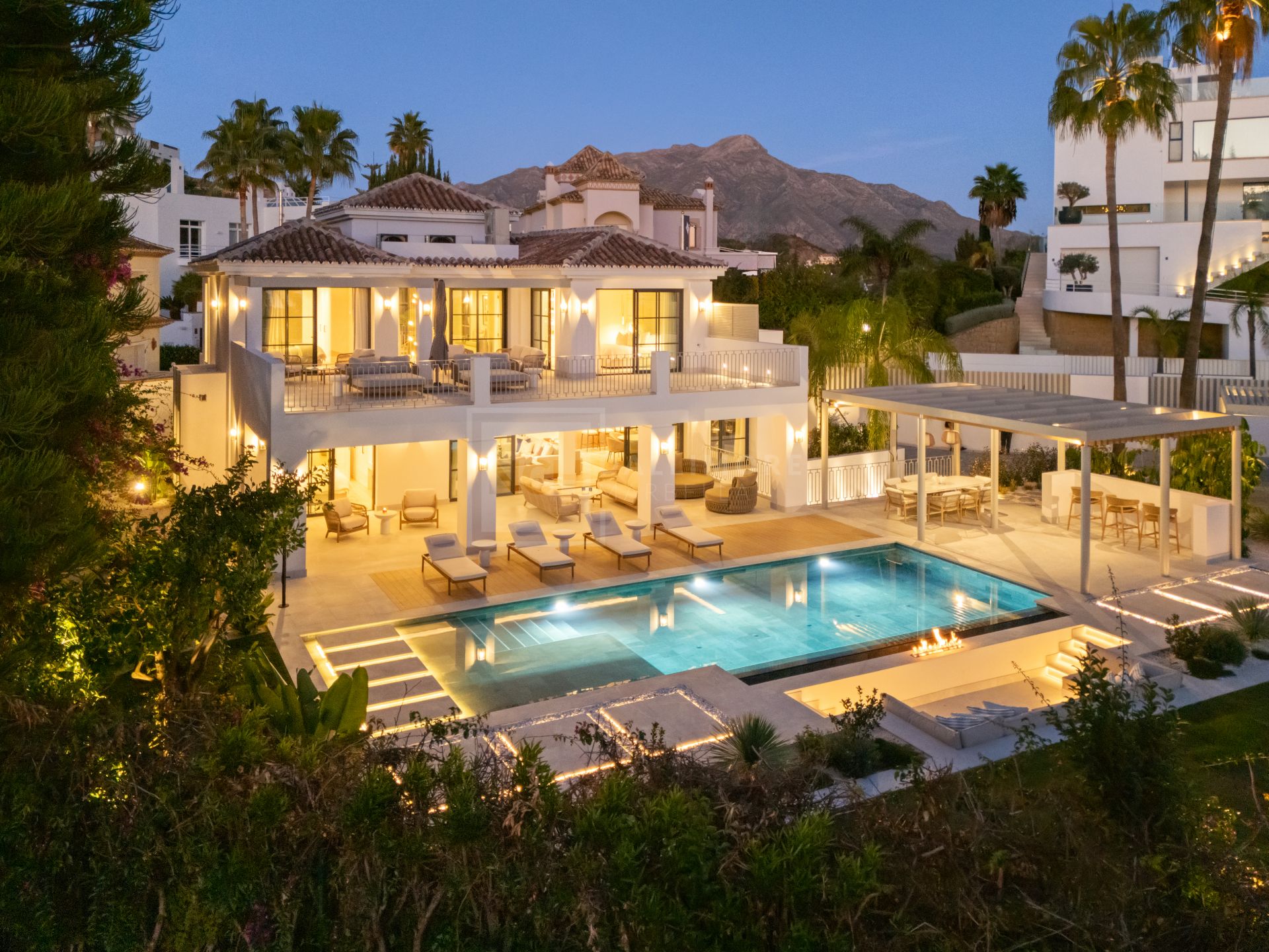 Beautifully Renovated Villa With Panoramic Views And Exceptional Outdoor Living